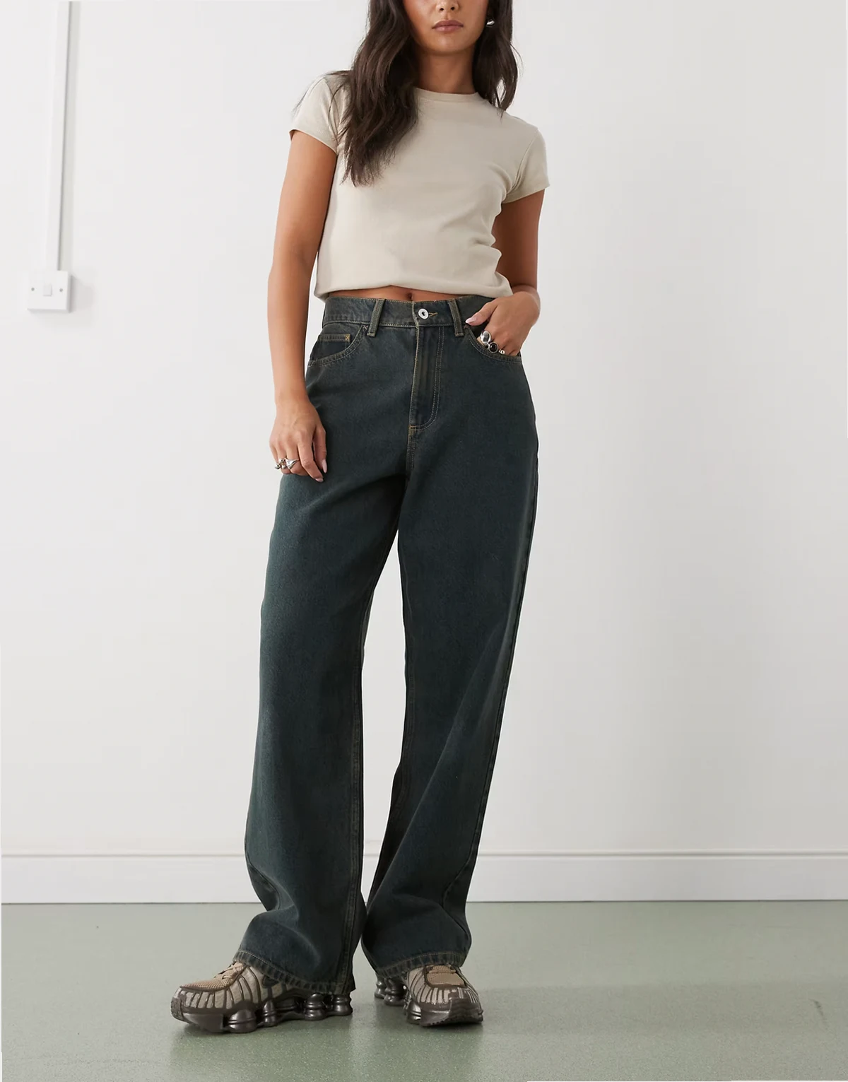 – X001 – Antifit-Jeans in dunkelgrüner Waschung mit mittelhohem Bund