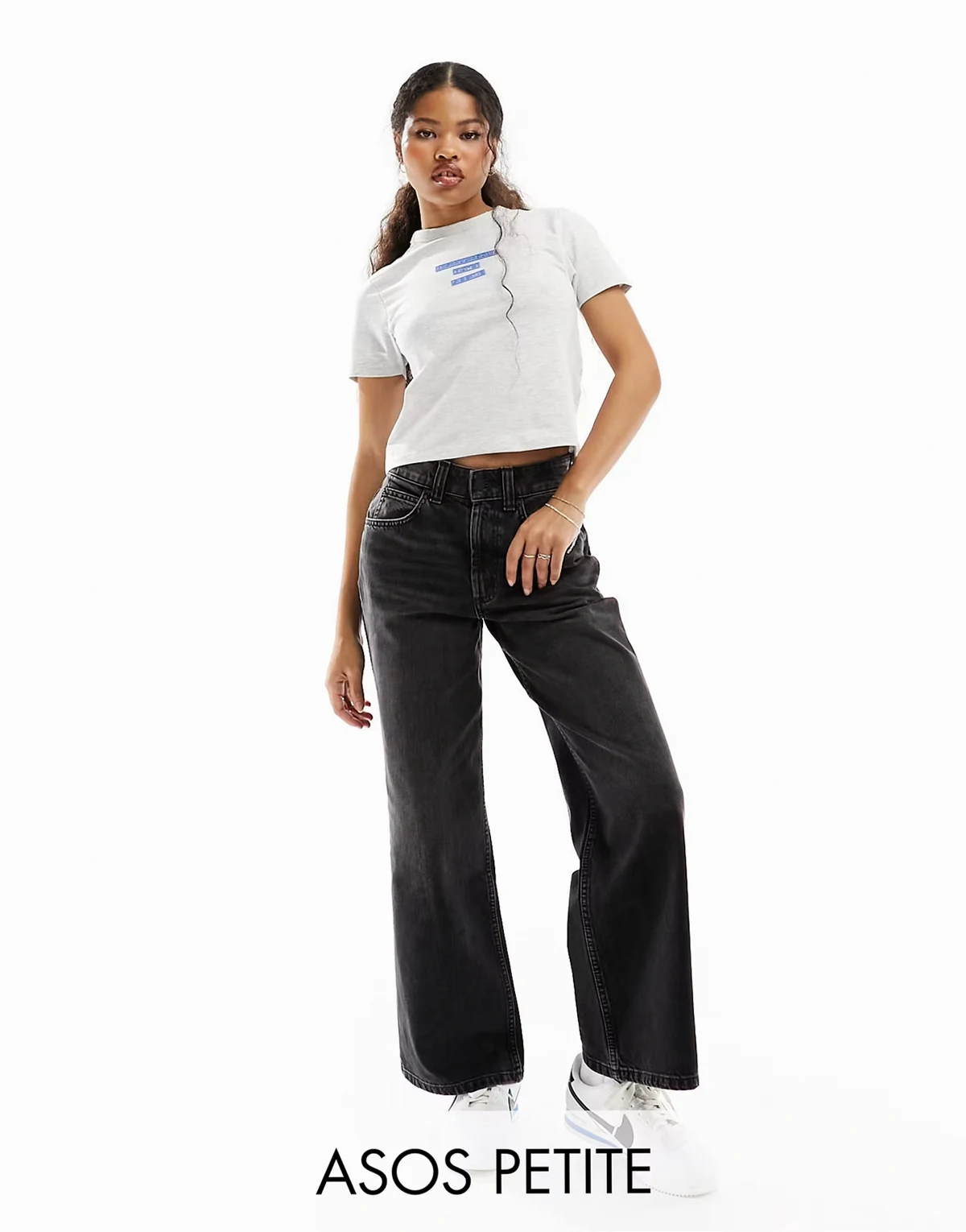 ASOS DESIGN Petite – Weite Dad-Jeans in verwaschenem Schwarz