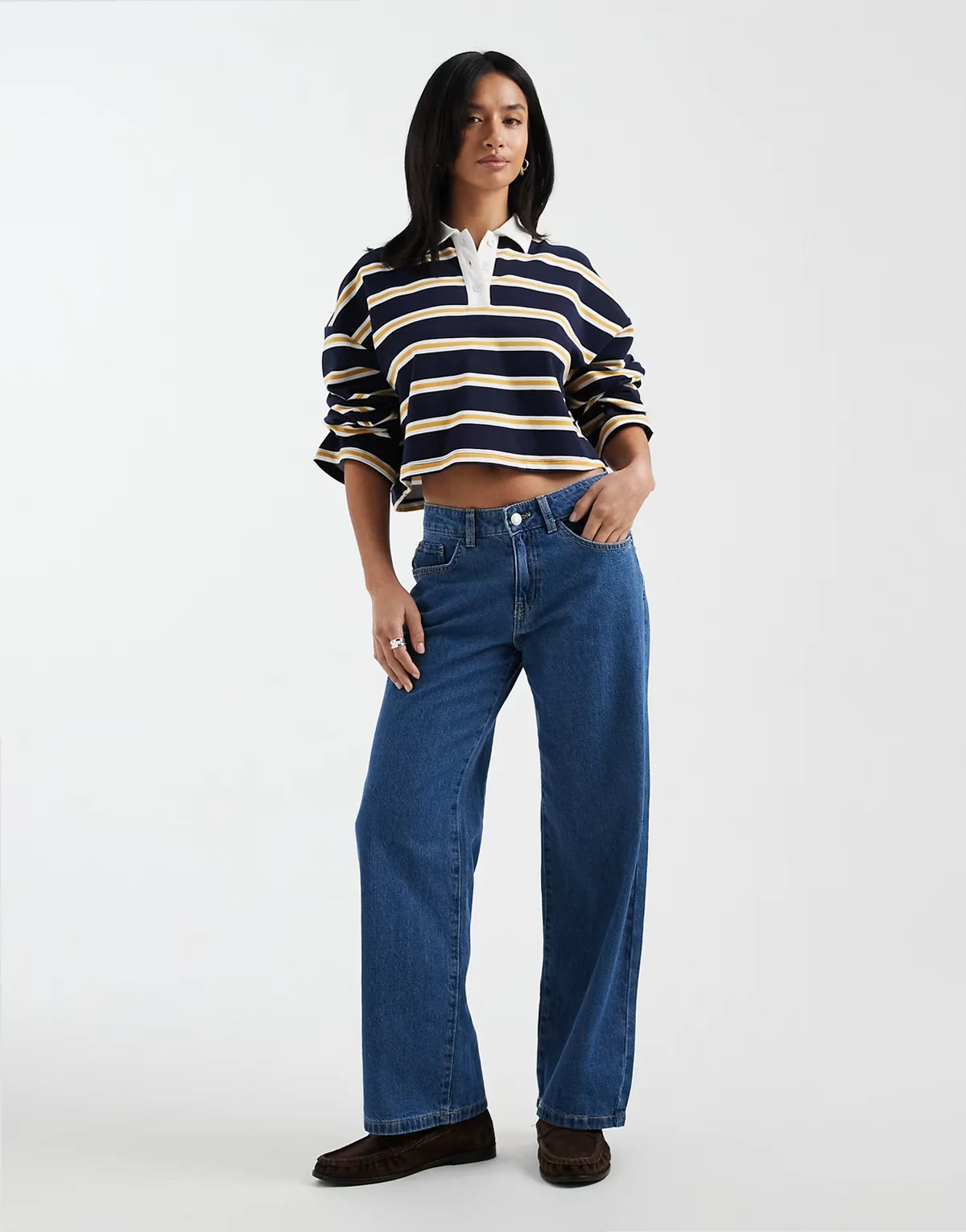 Kirsa mid rise straight leg jeans in medium blue wash