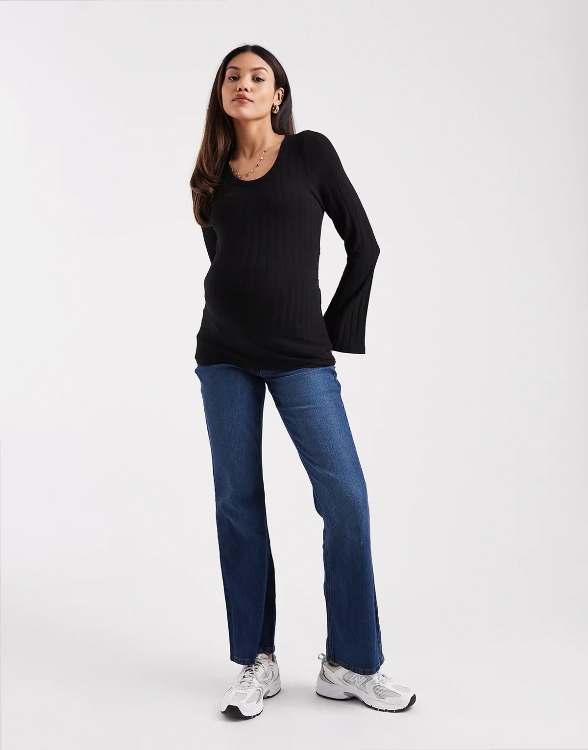 Mamalicious Maternity – Niebieskie jeansy dzwony z miękką taśmą zasłaniającą brzuch