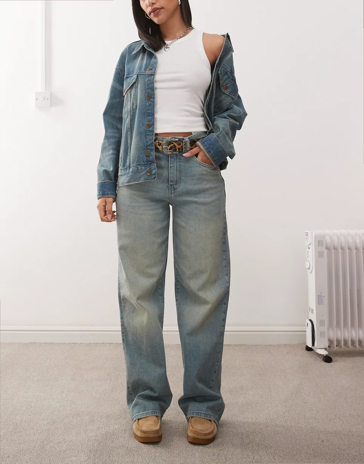 – Josie – Lässige Jeans mit blauer Tönung und hohem Bund