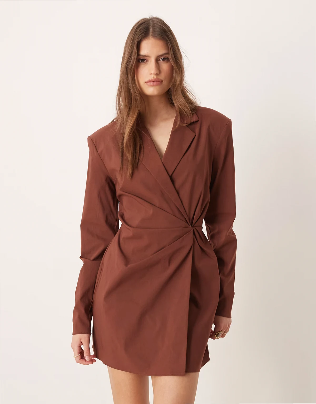– Tailliertes Blazer-Minikleid in Schokobraun