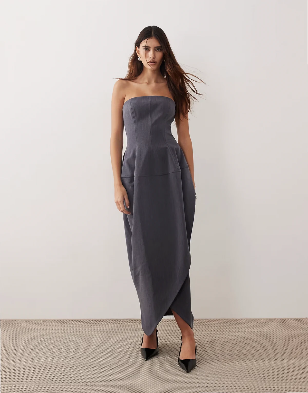 structured volume strapless midi dress in gray