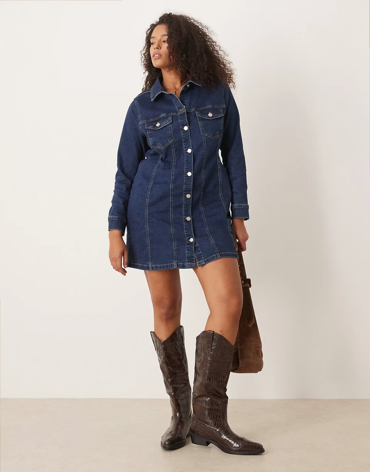 ASOS DESIGN Curve – Niebieska jeansowa taliowana sukienka koszulowa mini z długimi rękawami