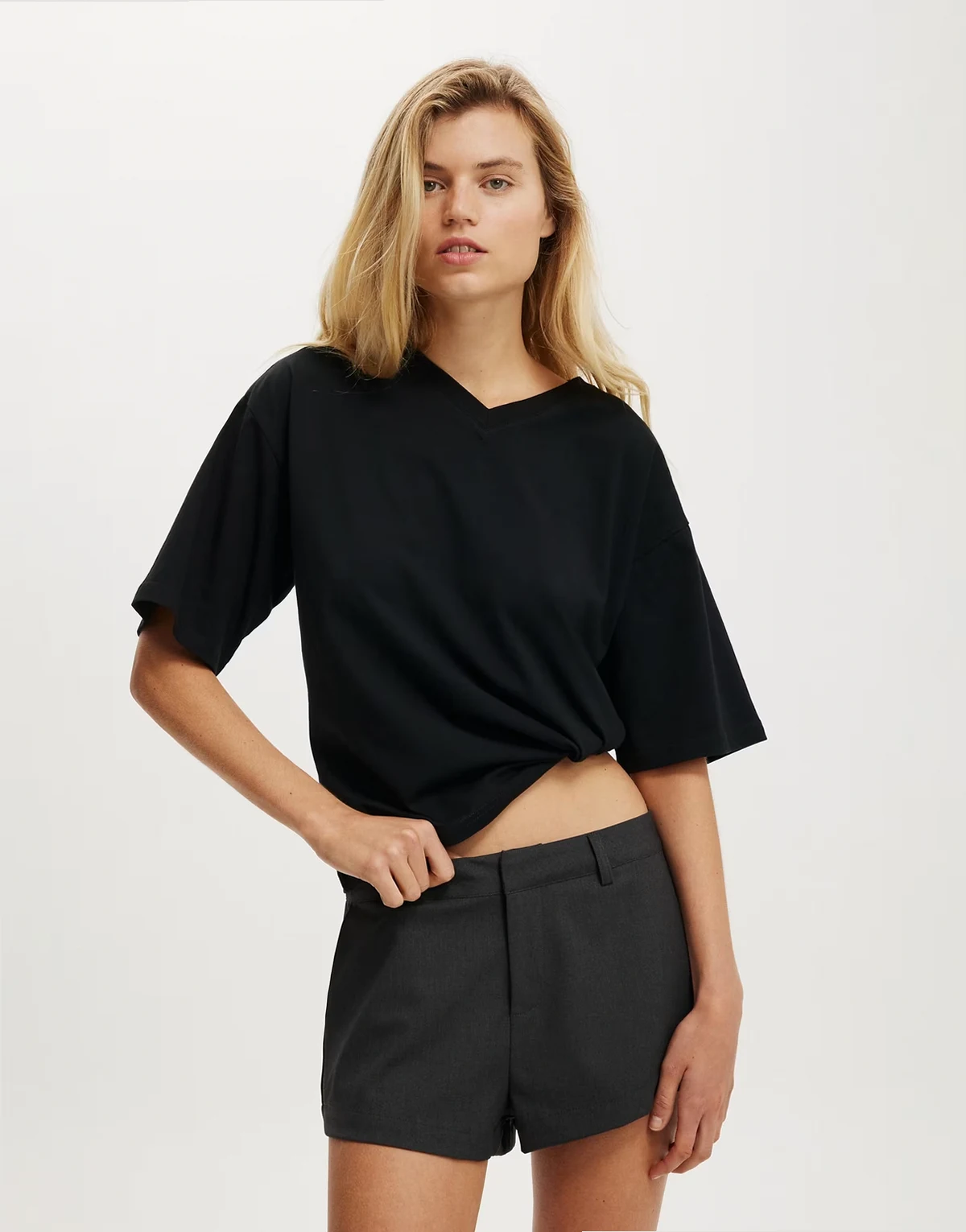 – Izzy – Kurze Anzug-Shorts in Anthrazit