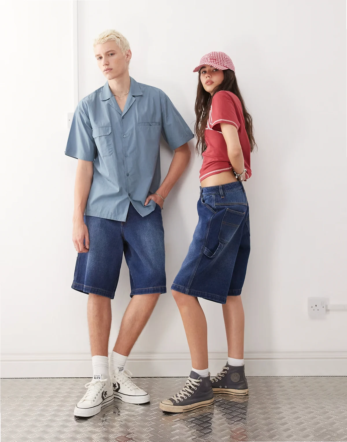 Unisex – Ciemnoniebieskie szorty jeansowe o fasonie skate