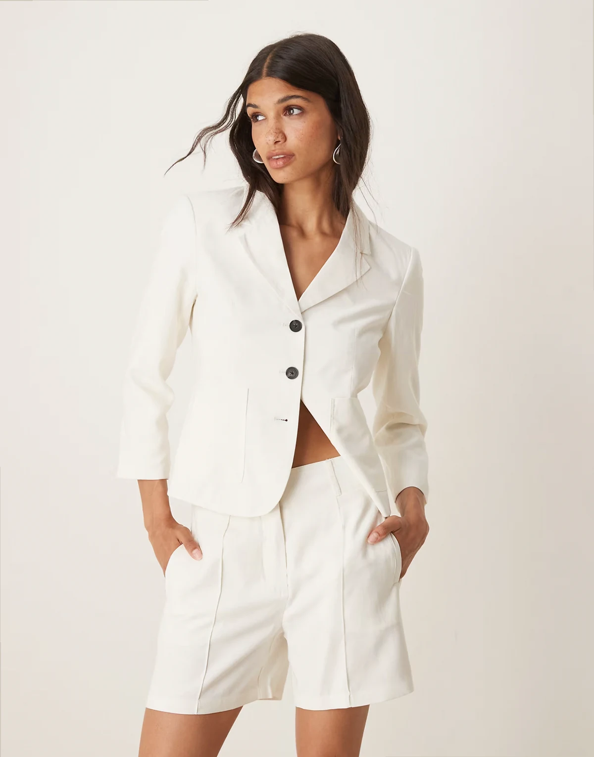 tailored shorts in white - part of a set