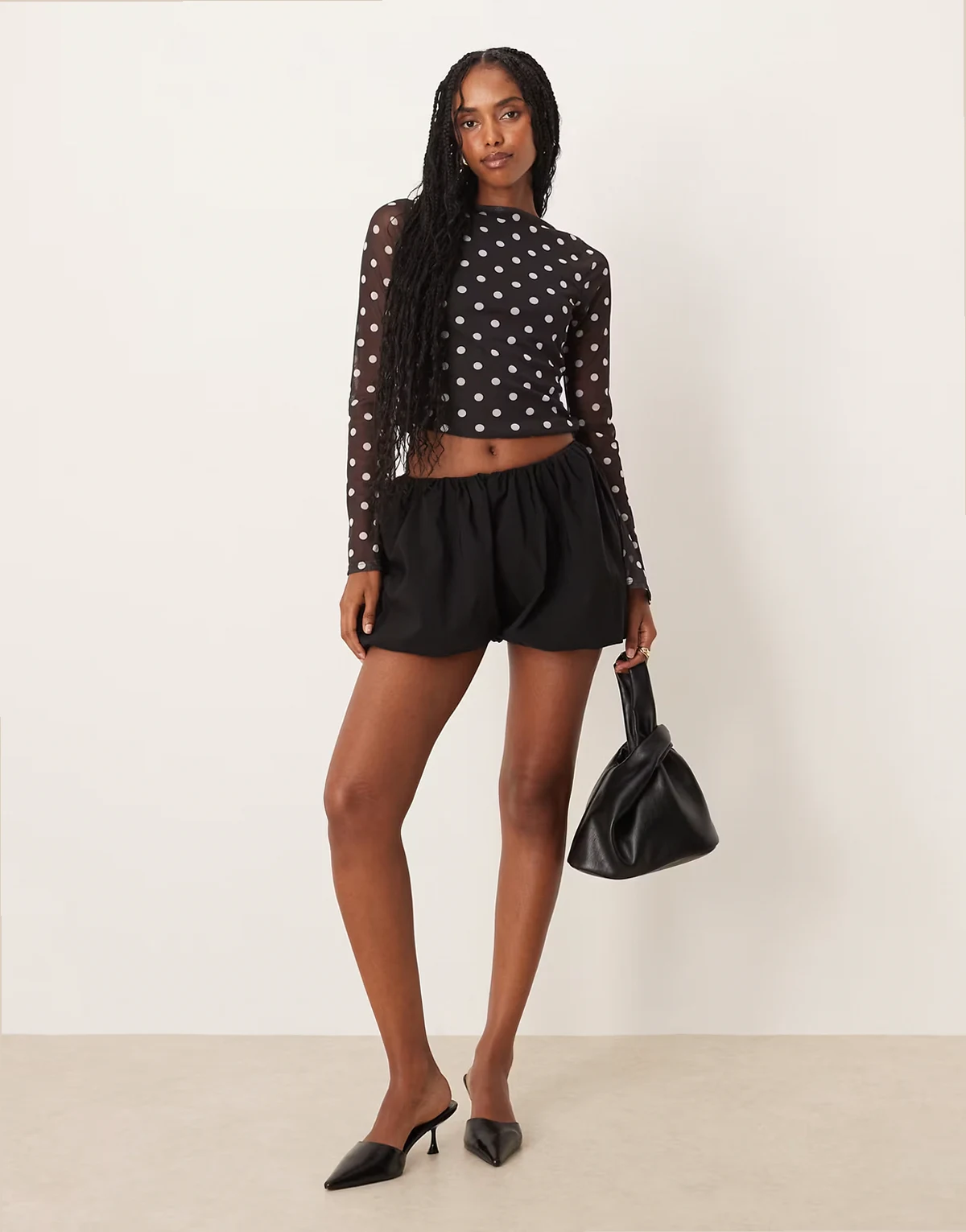 – Mikro-Shorts in Schwarz mit Ballonsaum