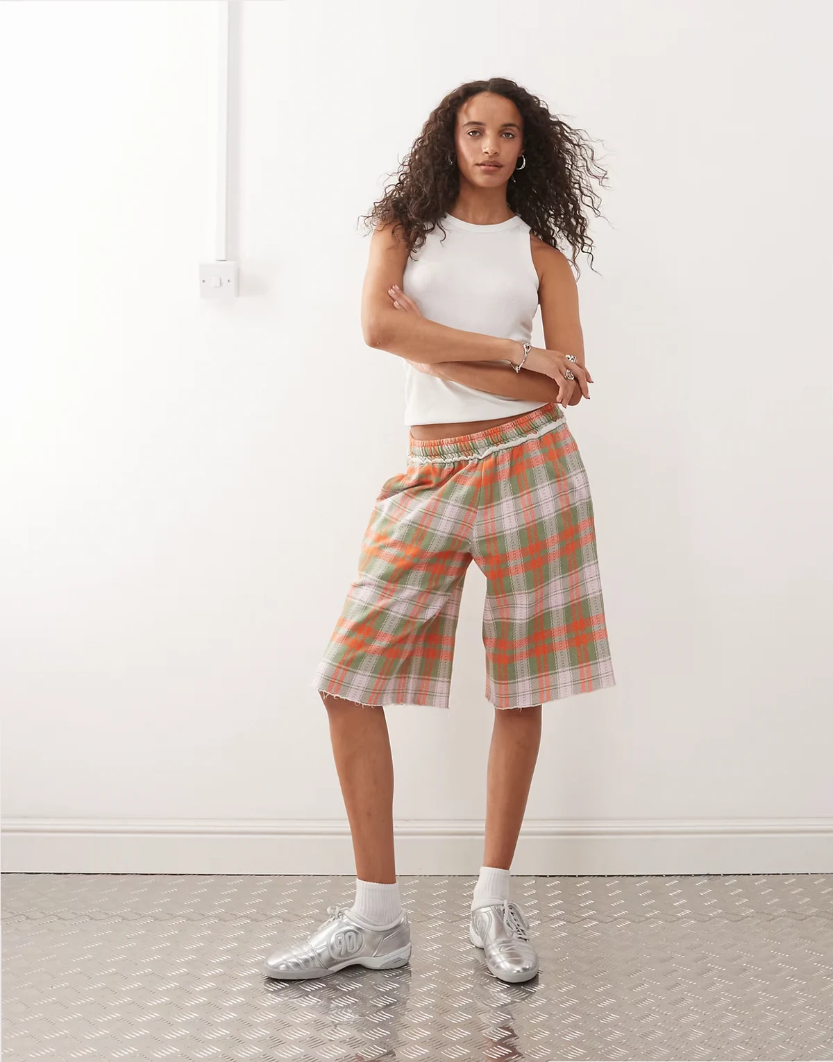 – Lange Jogging-Shorts mit Karomuster