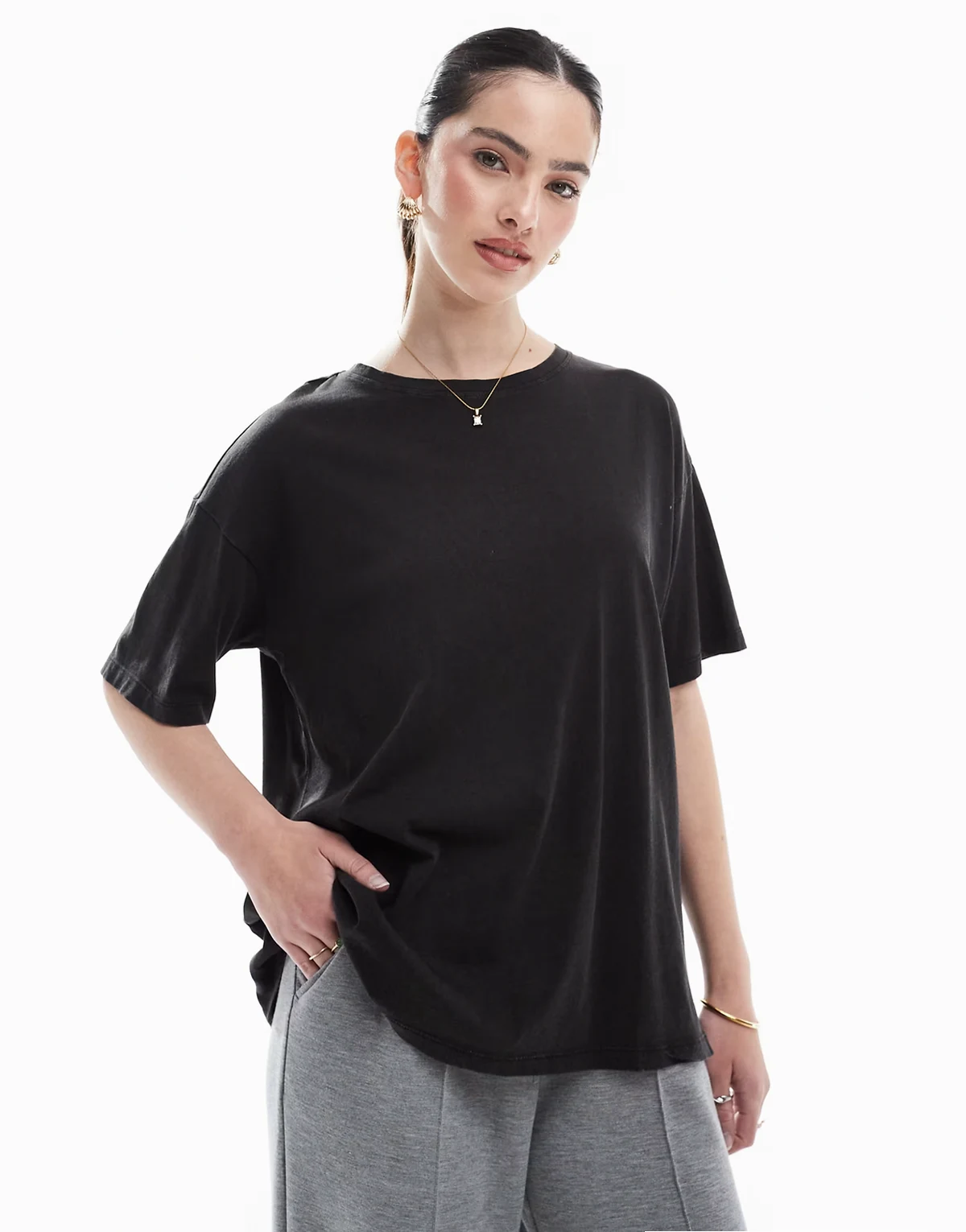 – T-shirt oversize w spranym czarnym kolorze