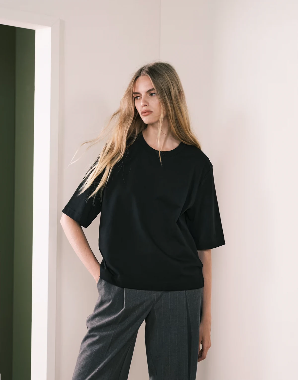 – Kastiges, schweres T-Shirt in Schwarz