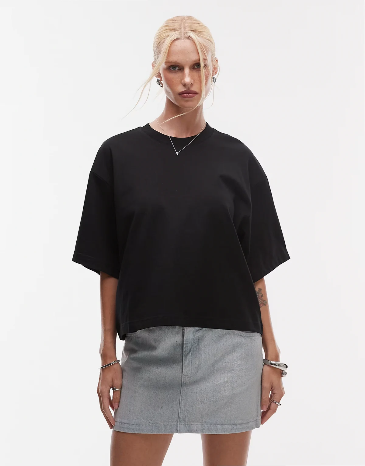 – Kastiges Oversize-T-Shirt in Schwarz