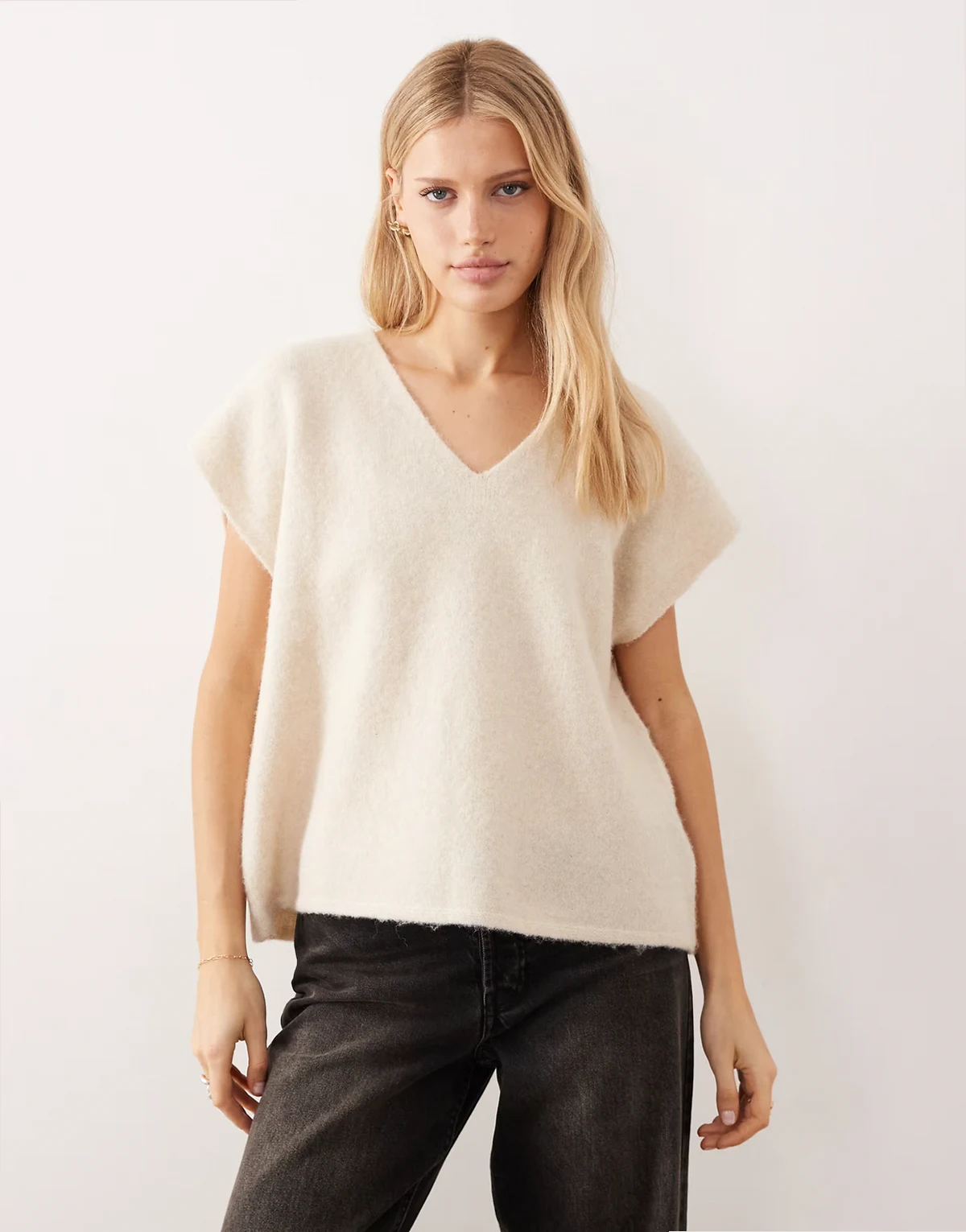 v-neck knit top in light heathered natural