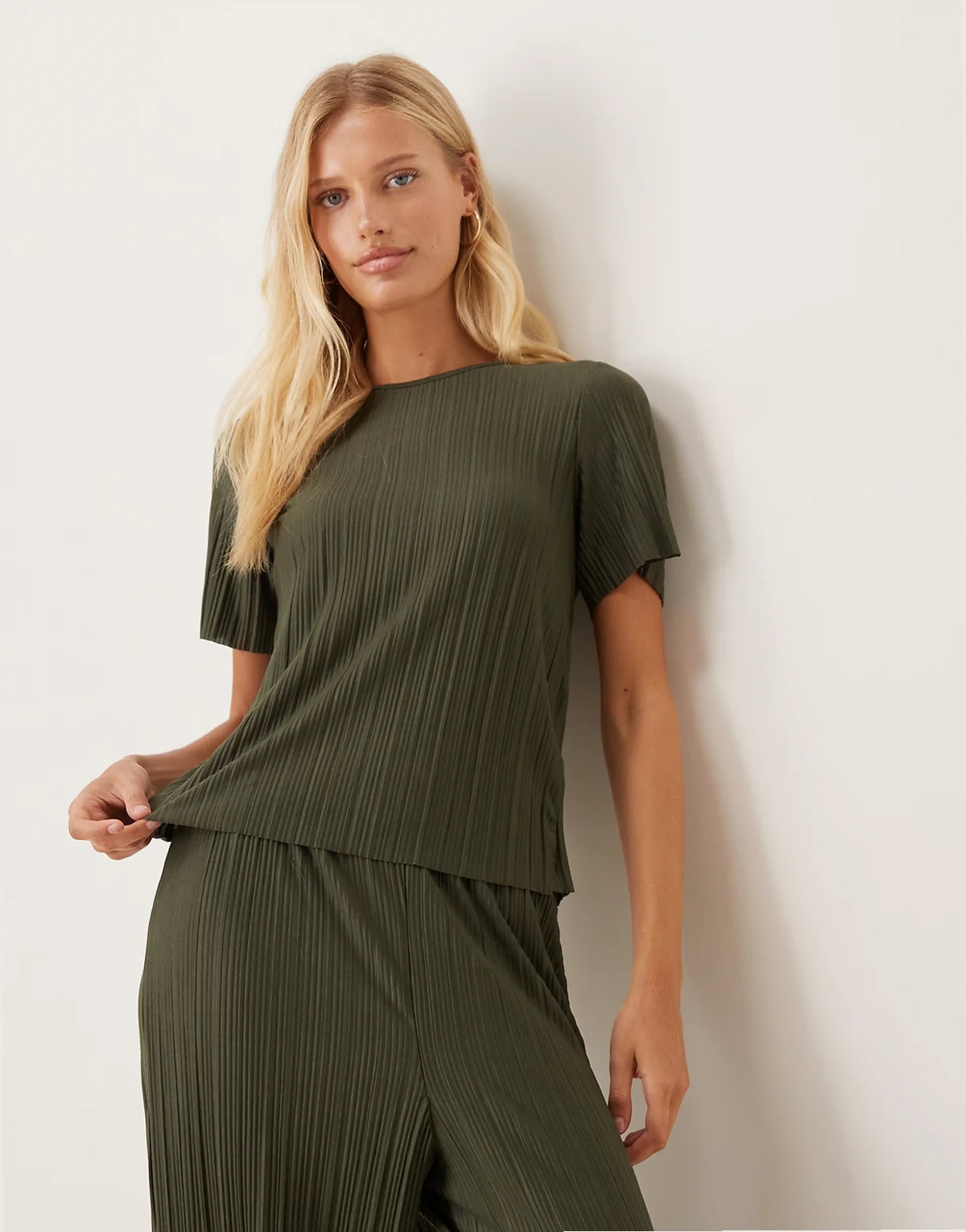 plisse T-shirt in deep khaki - part of a set