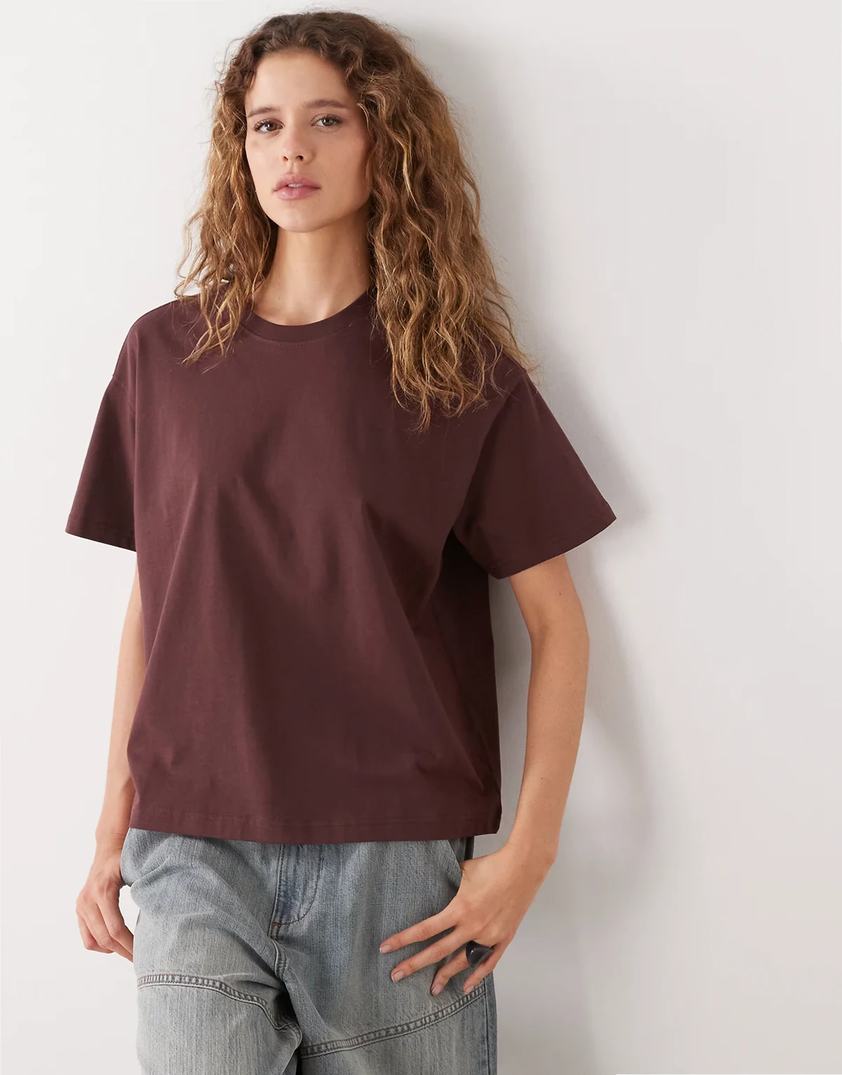 – Kastiges T-Shirt in Burgunderrot
