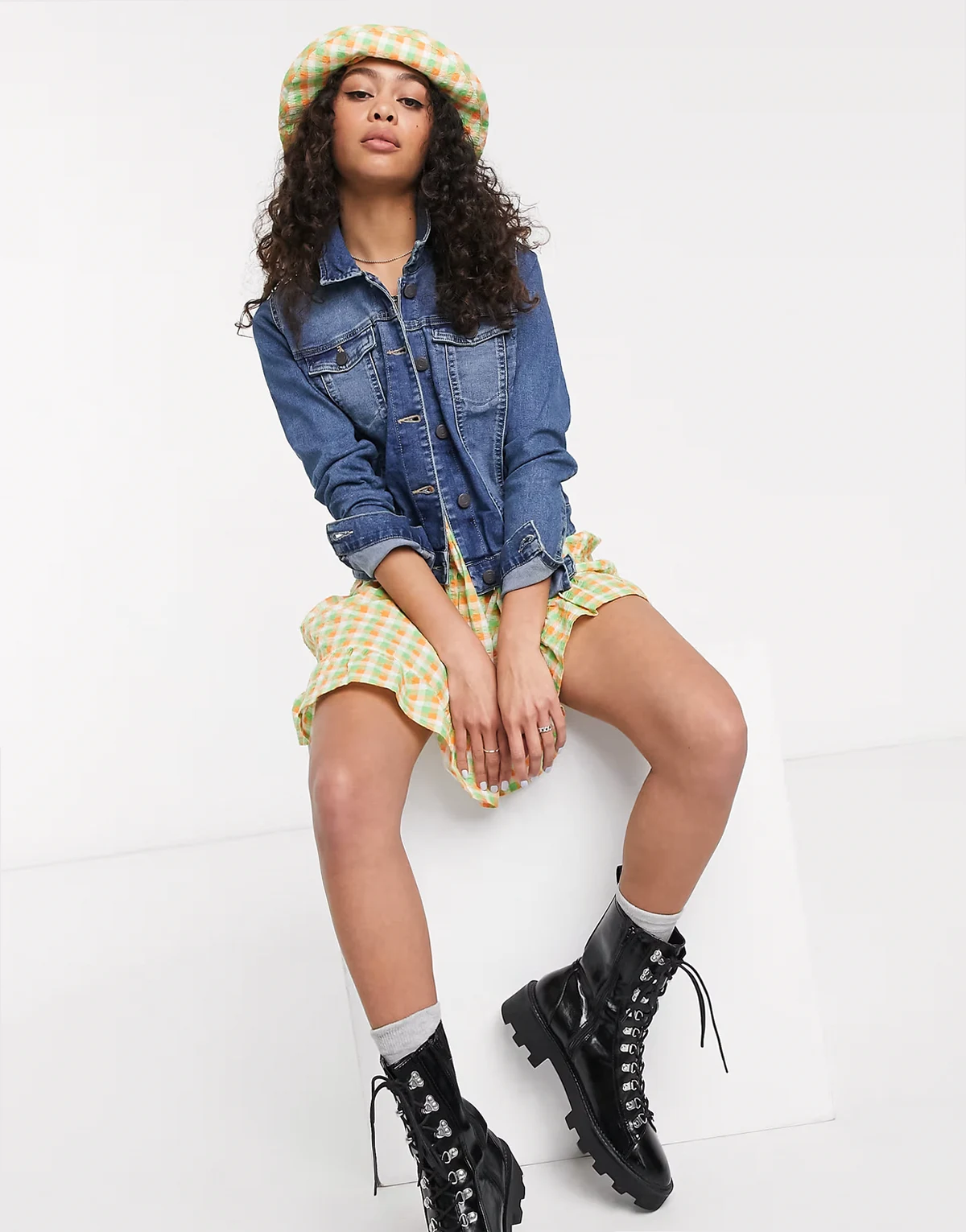 – Blaue Denimjacke