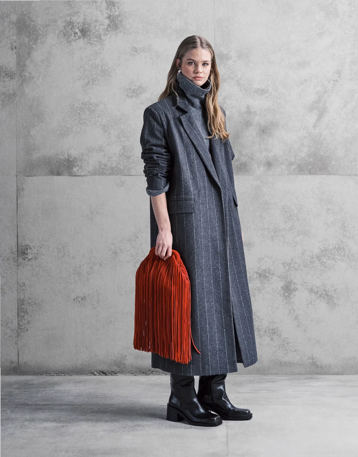 – Eleganter Longline-Mantel in Anthrazit mit Nadelstreifen, Oversize-Passform, Wolle und Kragendetail
