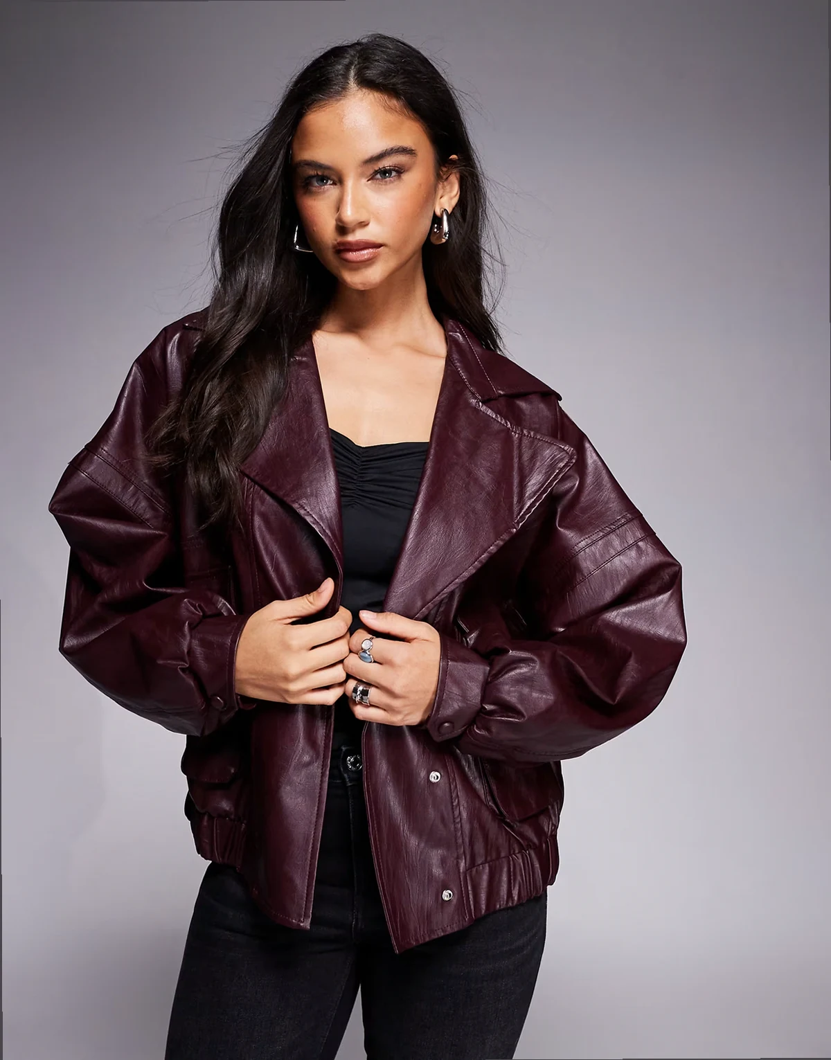 – Exklusive, strukturierte Oversize-Bomberjacke aus Kunstleder in Burgunderrot