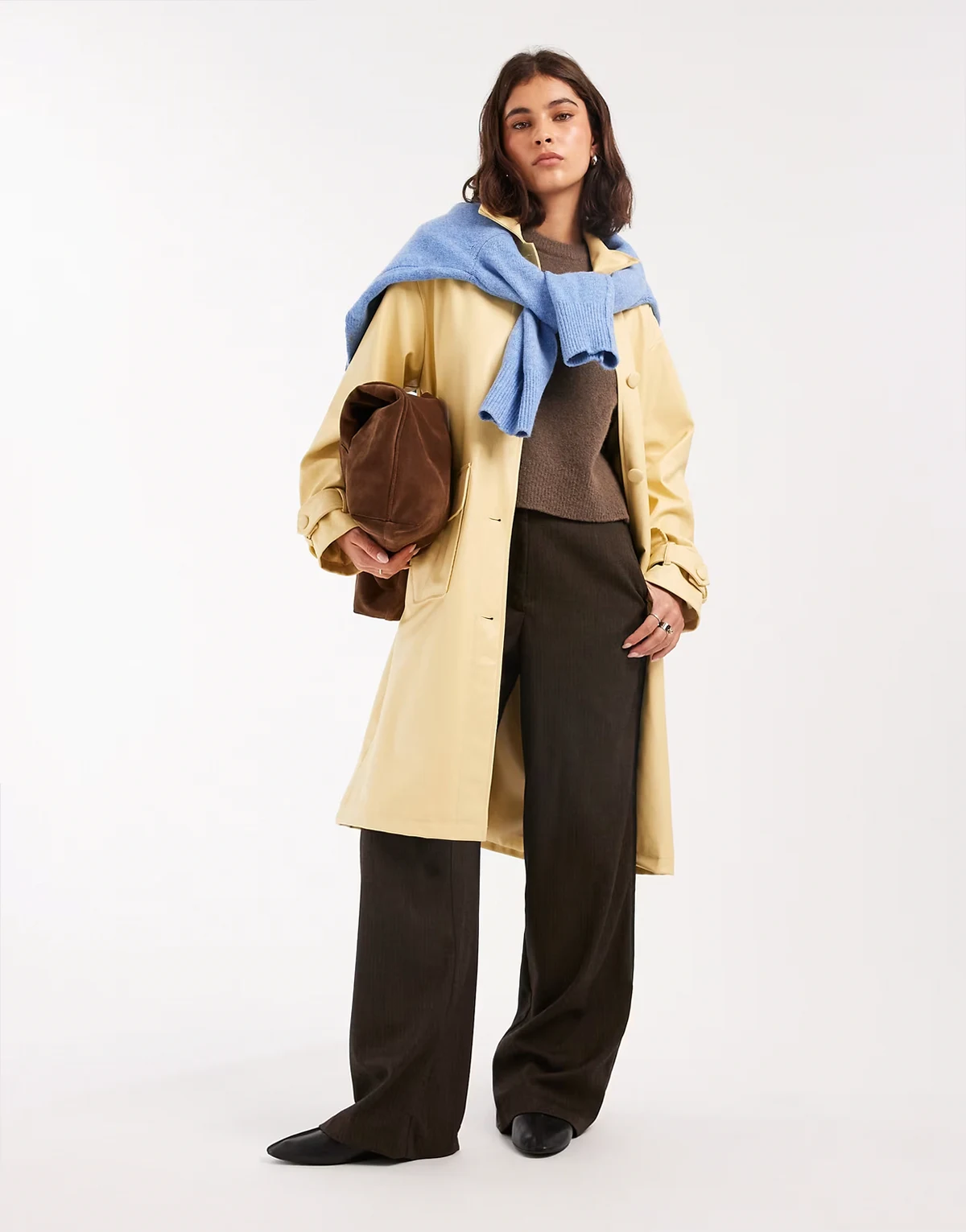– Trenchcoat in Buttermilchgelb aus Kunstleder