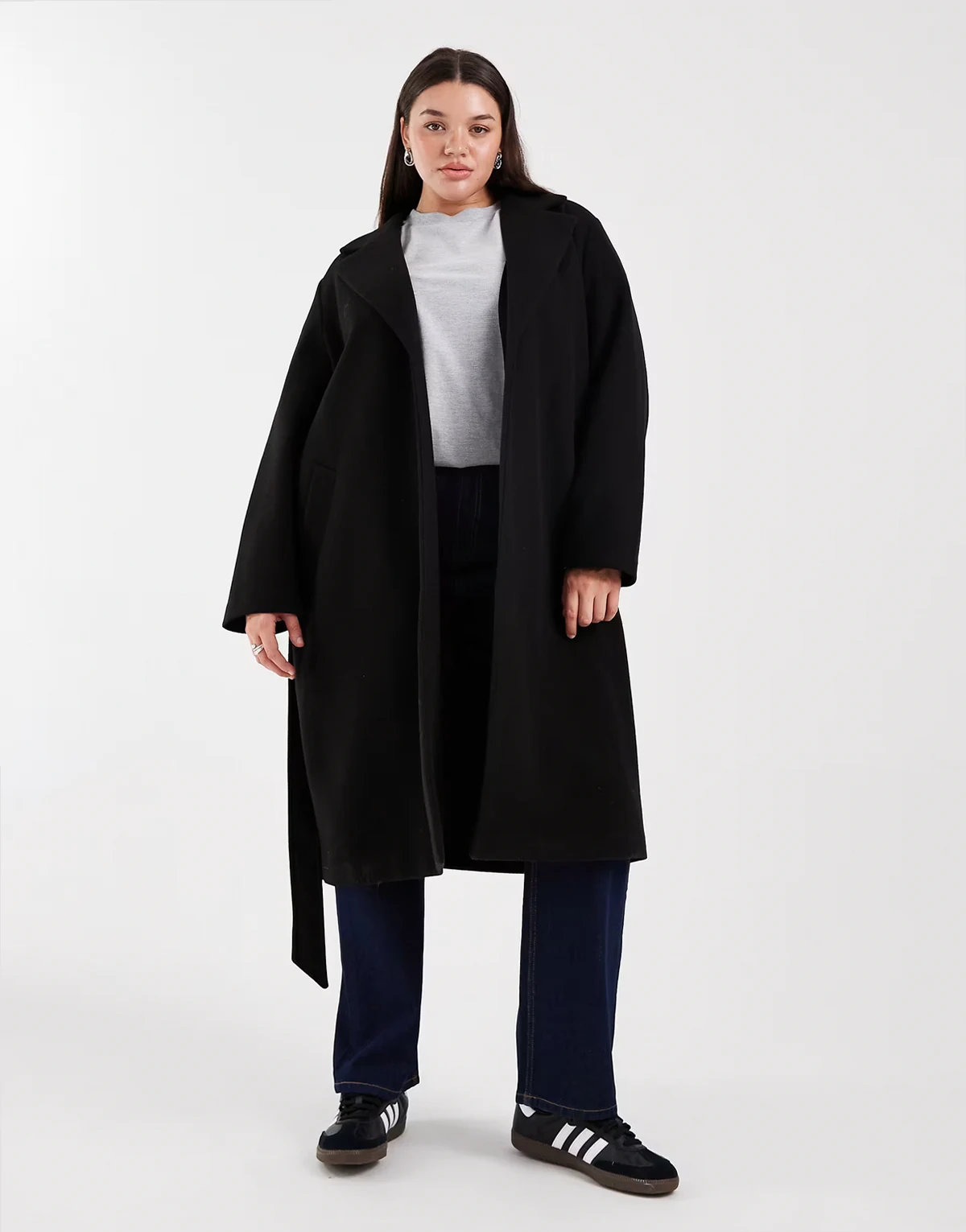 – Eleganter Midi-Mantel in Schwarz mit Bindegürtel