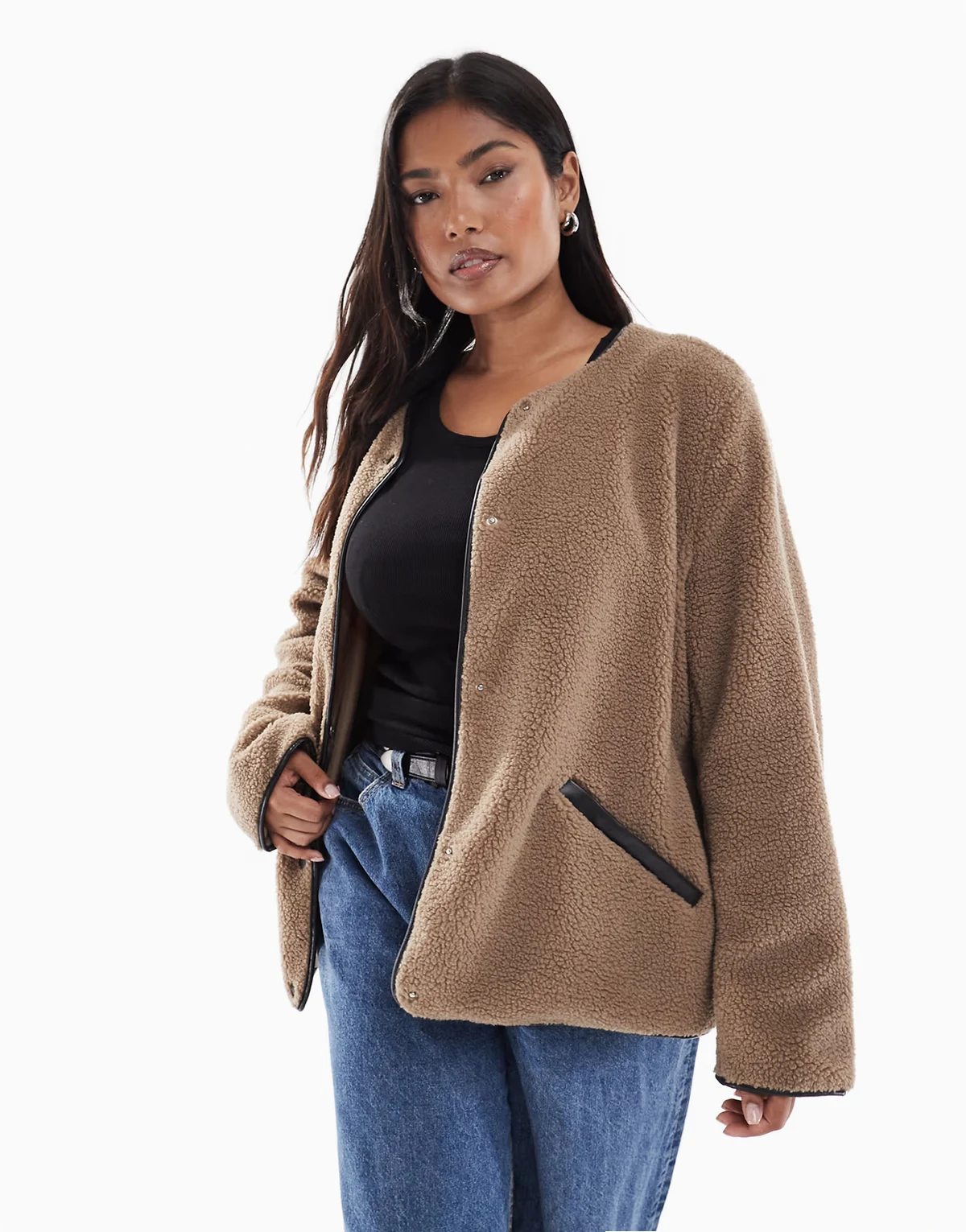 – Leichte Teddyfell-Jacke in Beige mit Kontrast-Design