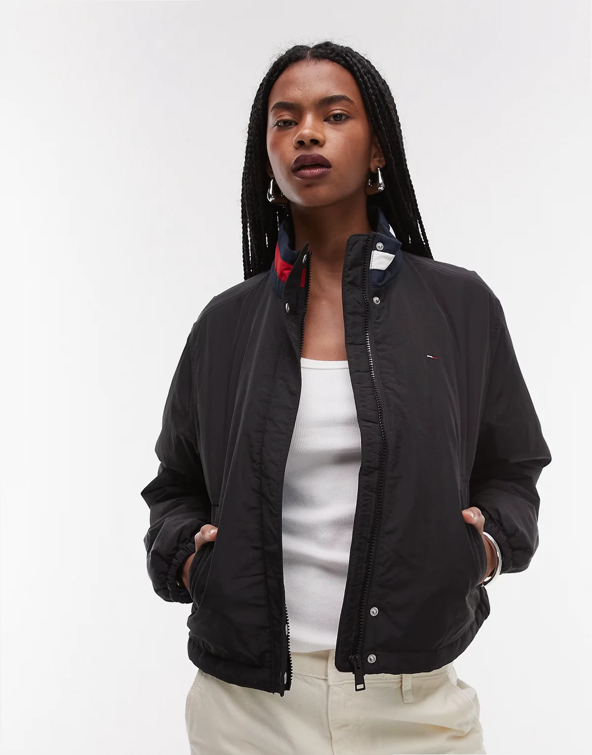 essential flag logo padded jacket in black