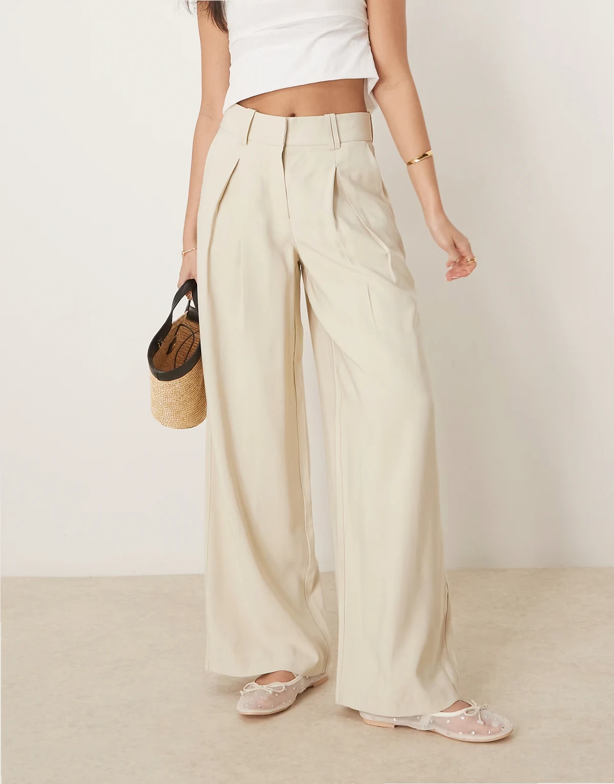 – Hose in Steinbeige mit hohem Bund und Bundfalten