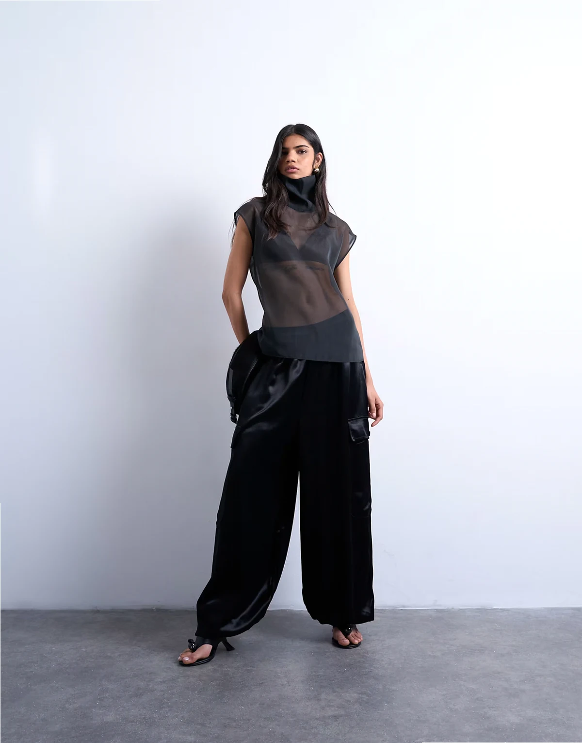 – Cargo-Ballonhose aus Satin in Schwarz