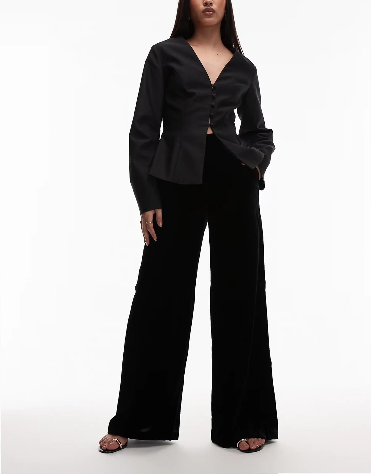 – Samthose in Schwarz mit weitem Bein