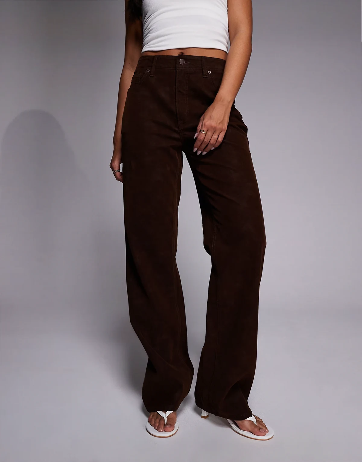 – Better Than Suede Good True – Gerade geschnittene Hose in Schokobraun