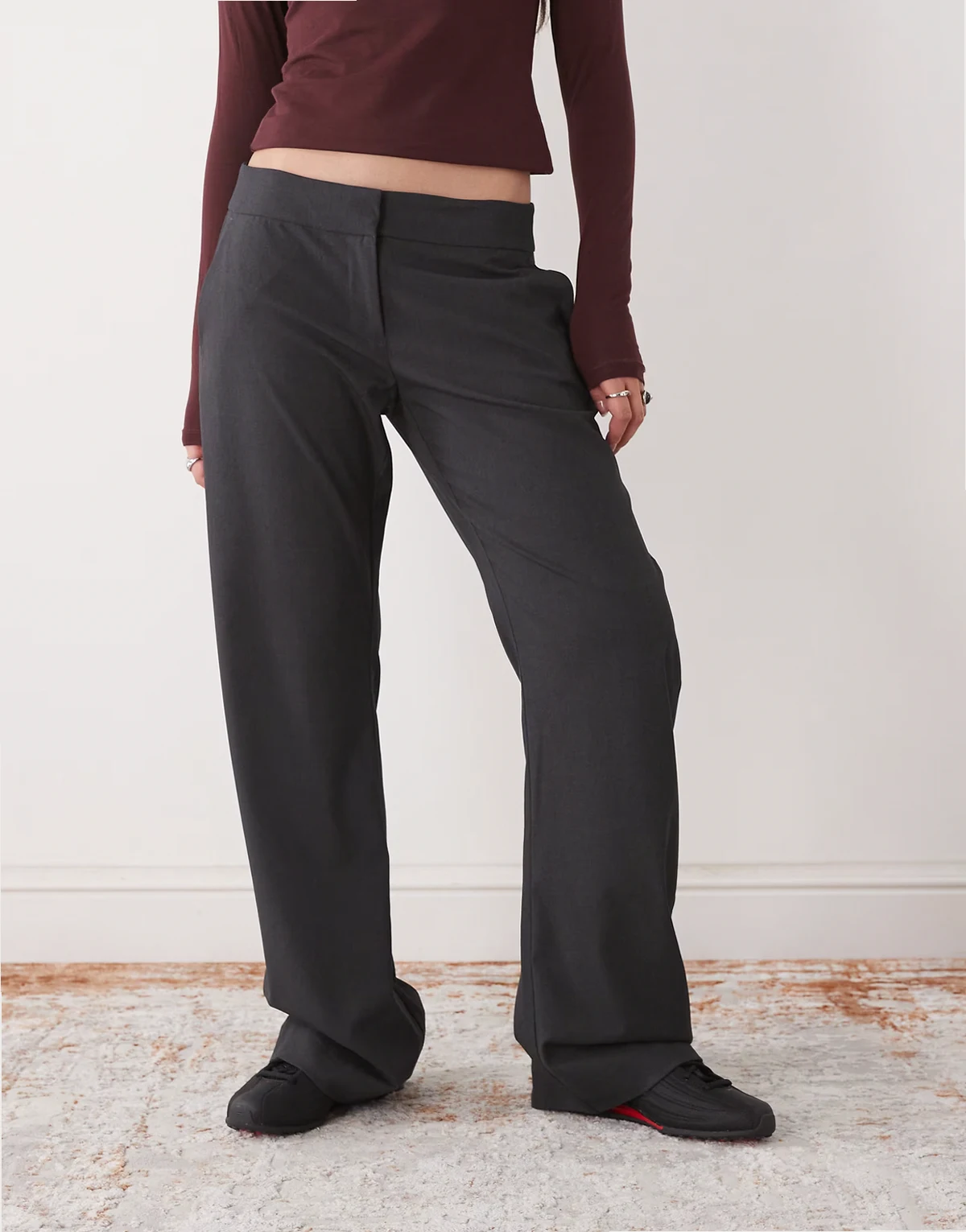 – Elegante Hose in meliertem Grau mit weitem Bein
