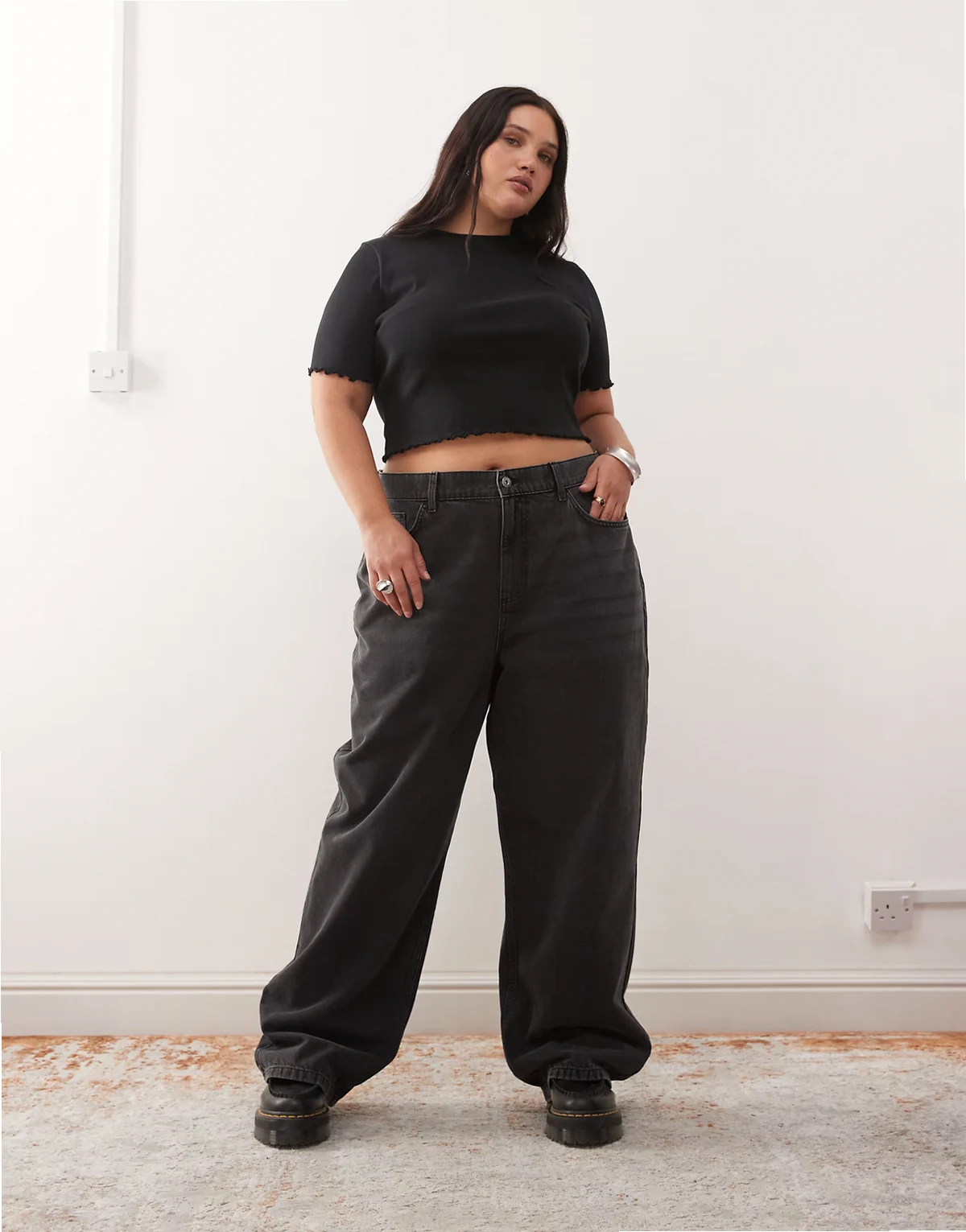 Plus – X001 – Antifit-Jeans in verwaschenem Schwarz mit mittelhohem Bund