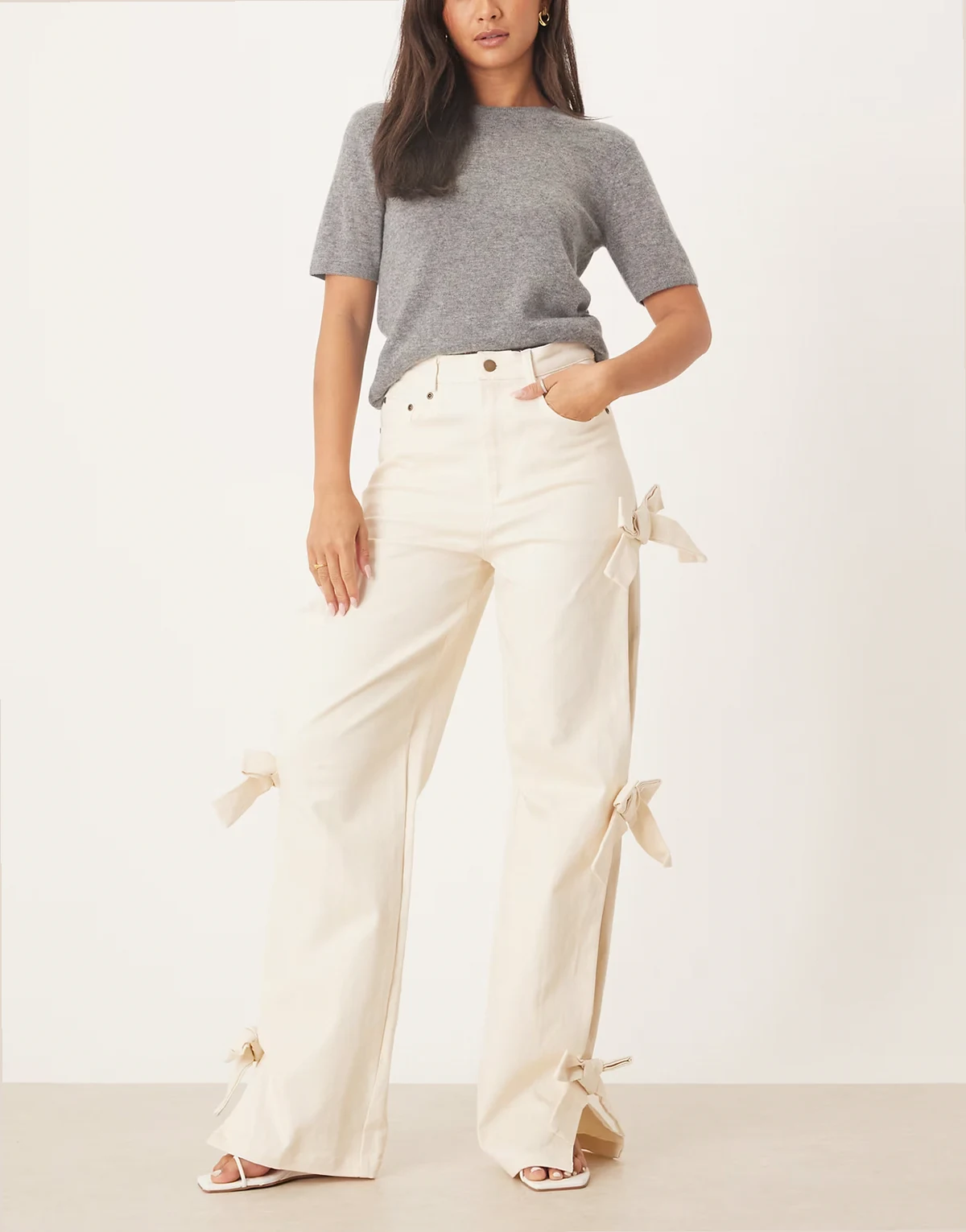 – Bay – Denim-Jeans in Creme mit Schleifendetails