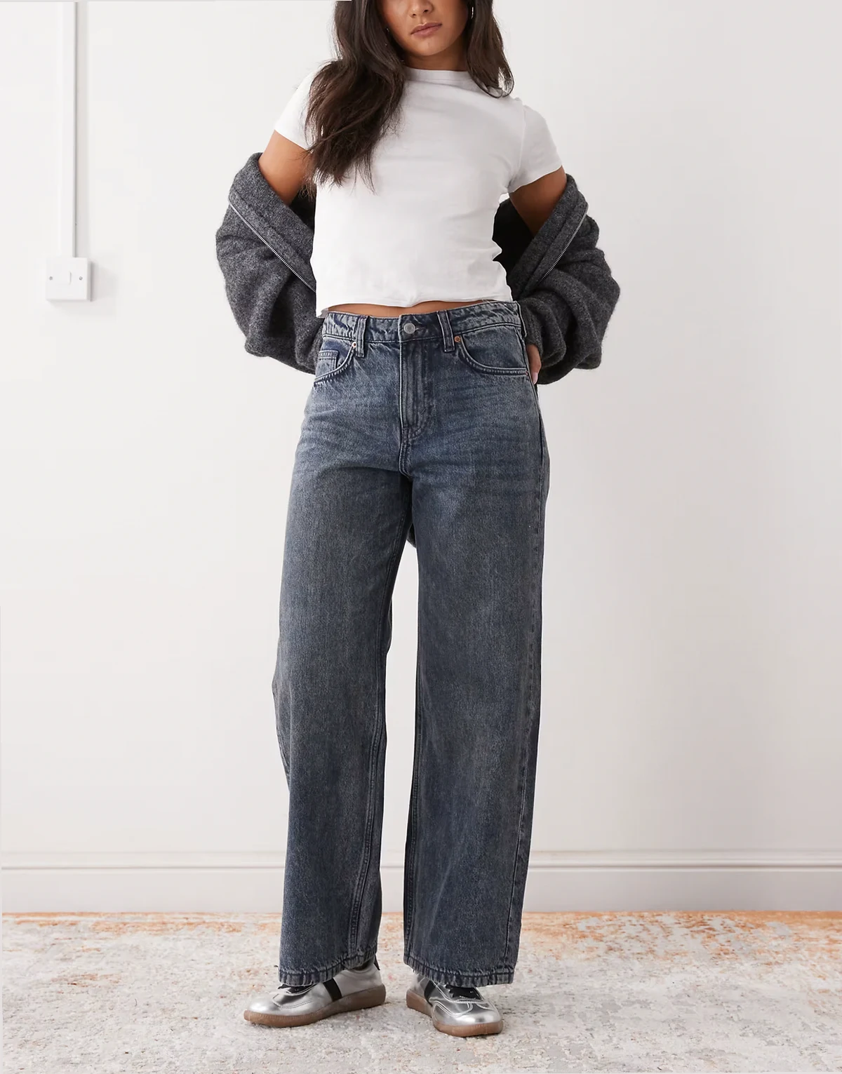 – Missy – Loose-Fit-Jeans in blauer Streaky-Waschung mit niedrigem Bund