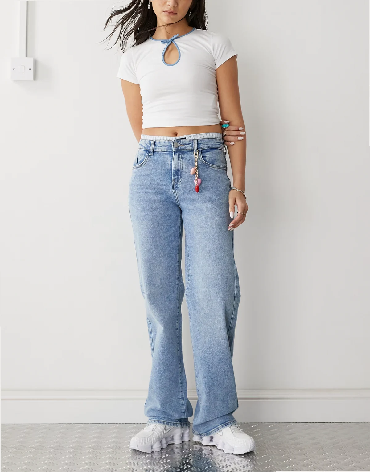– Yolanda – Jeans aus hellblauem Denim mit mittelhohem Bund und geradem Schnitt