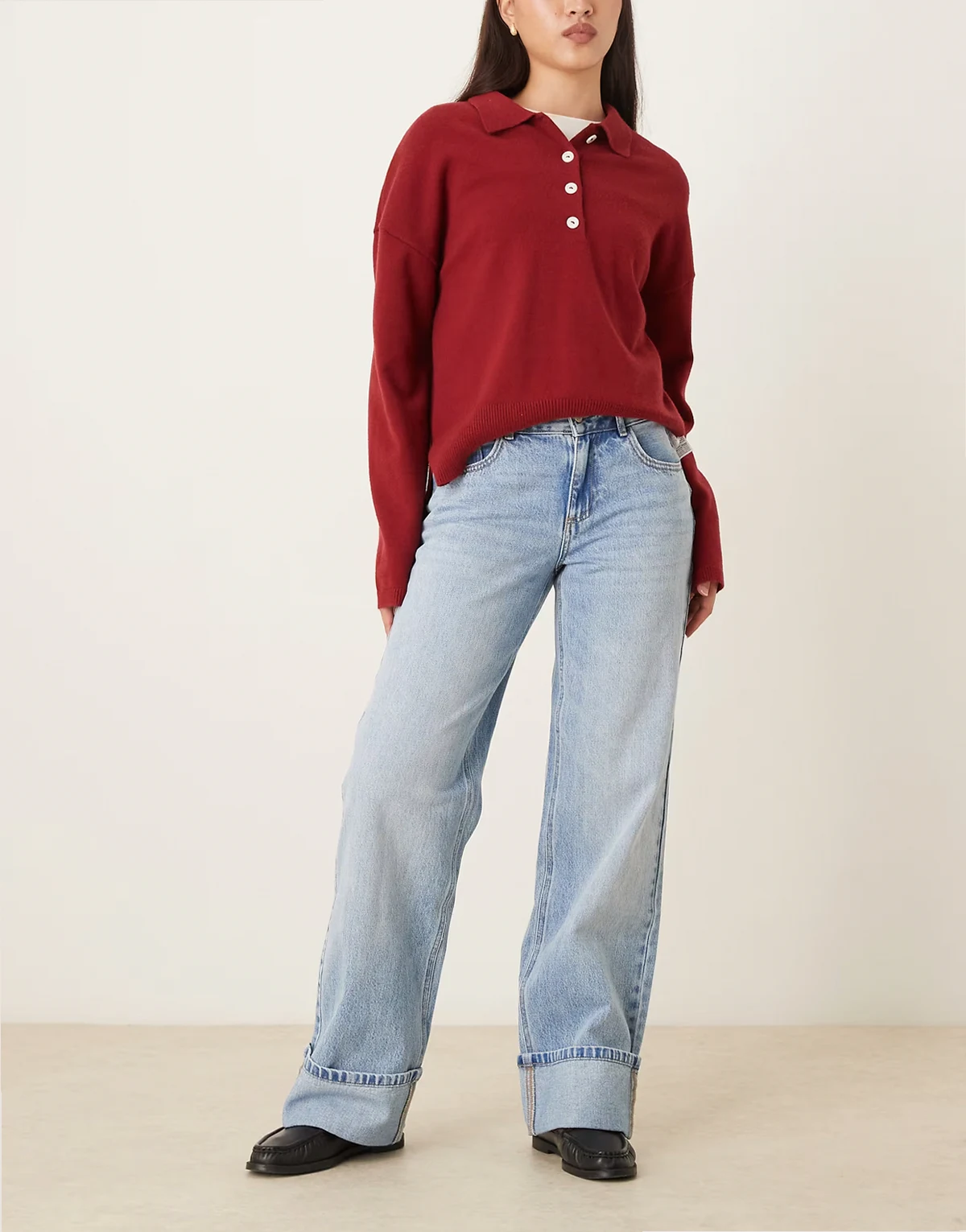 – Jeans in Hellblau mit mittelhohem Bund, weitem Bein und Umschlag