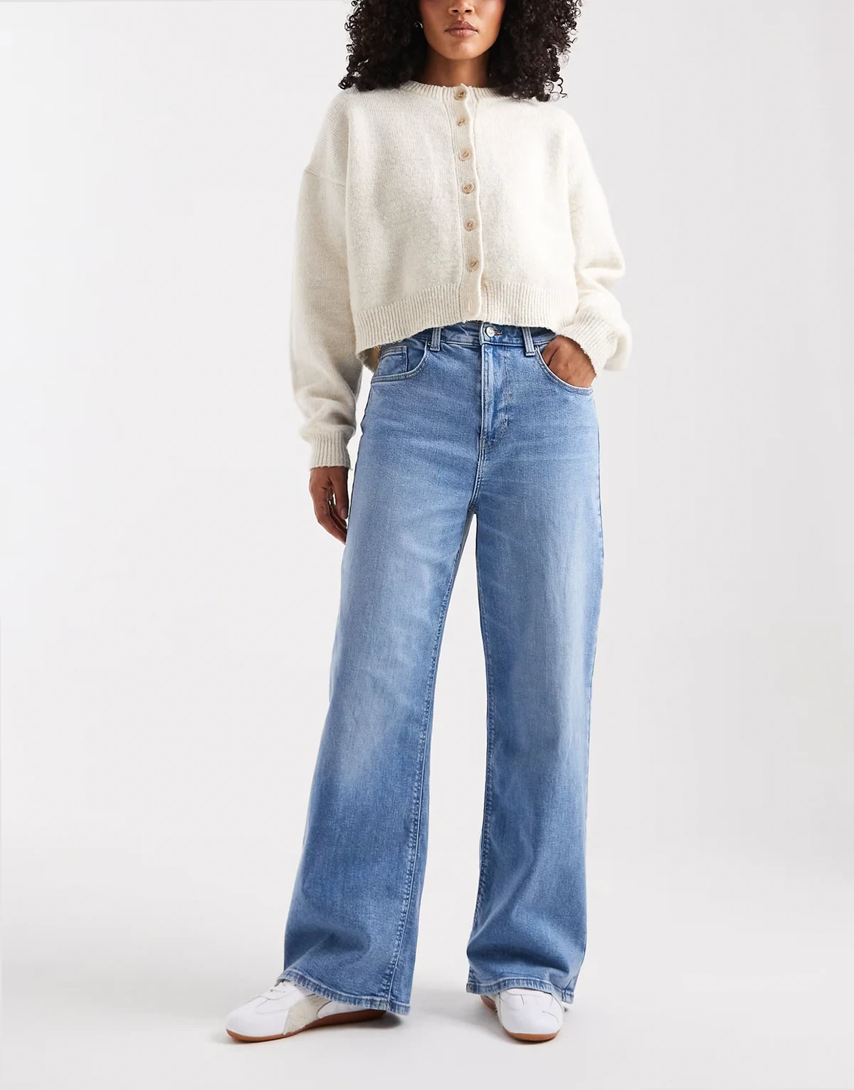 – Mai – Weite Denim-Jeans in Hellblau mit niedrigem Bund