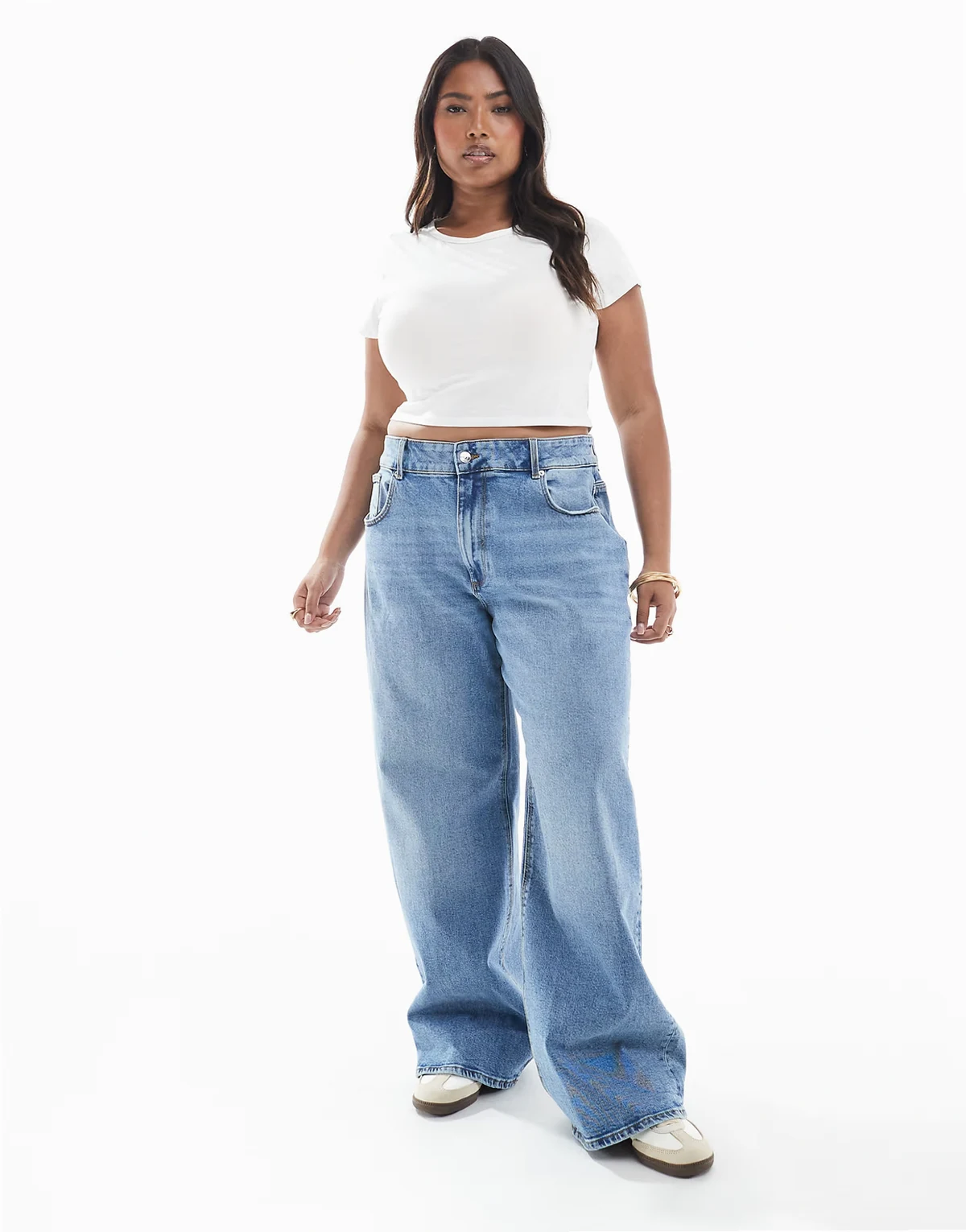 – Jeans in Mittelblau mit weitem Bein und Juicy-Detail