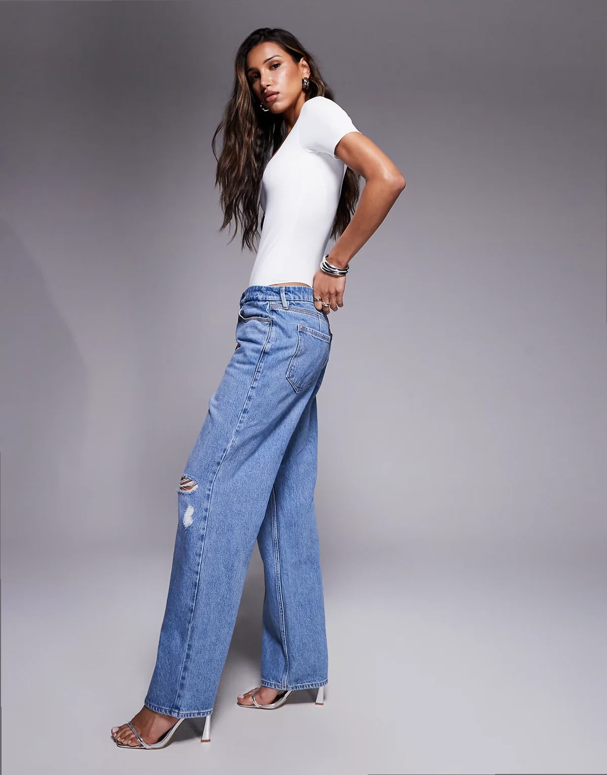 – Good 90s – Locker geschnittene Jeans in Mittelblau