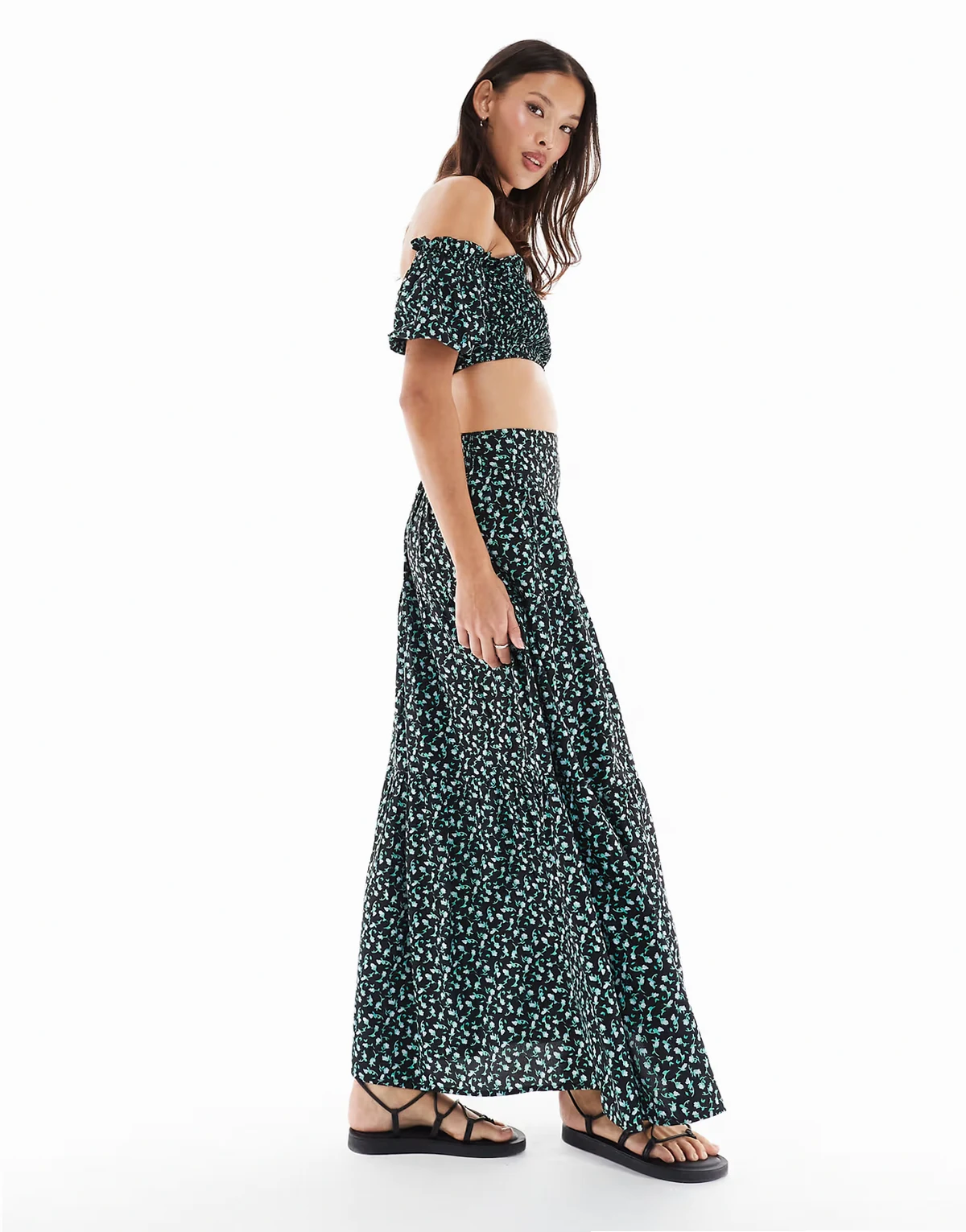 – Gestufter Maxirock in Schwarz mit Blümchenmuster, Kombiteil