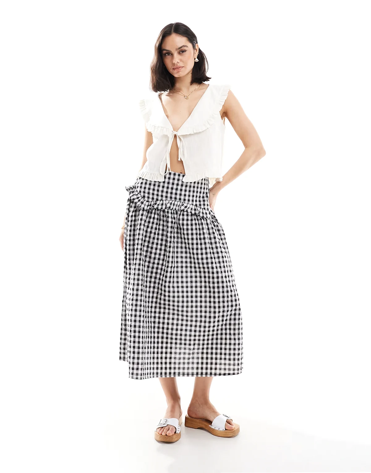 – Midirock in Schwarz mit Rüschen und Vichy-Karo