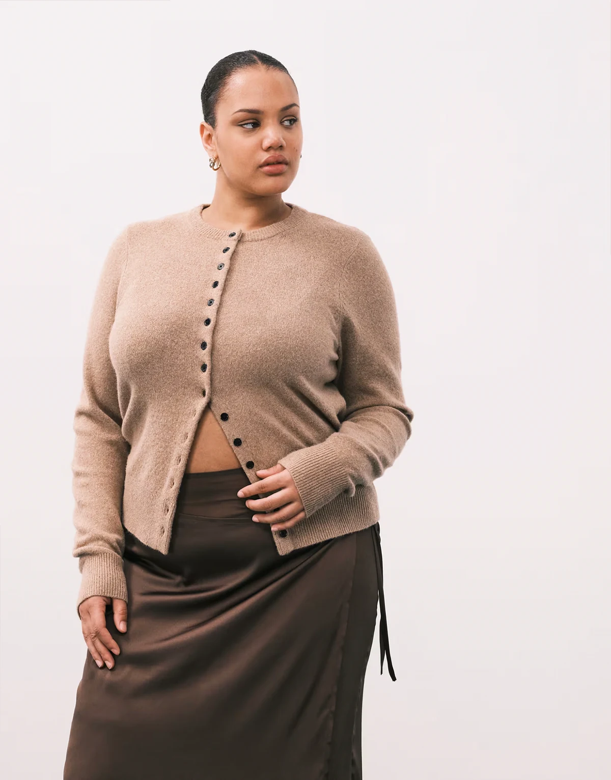 ASOS DESIGN Curve – Camelowy średniej grubości dopasowany kardigan