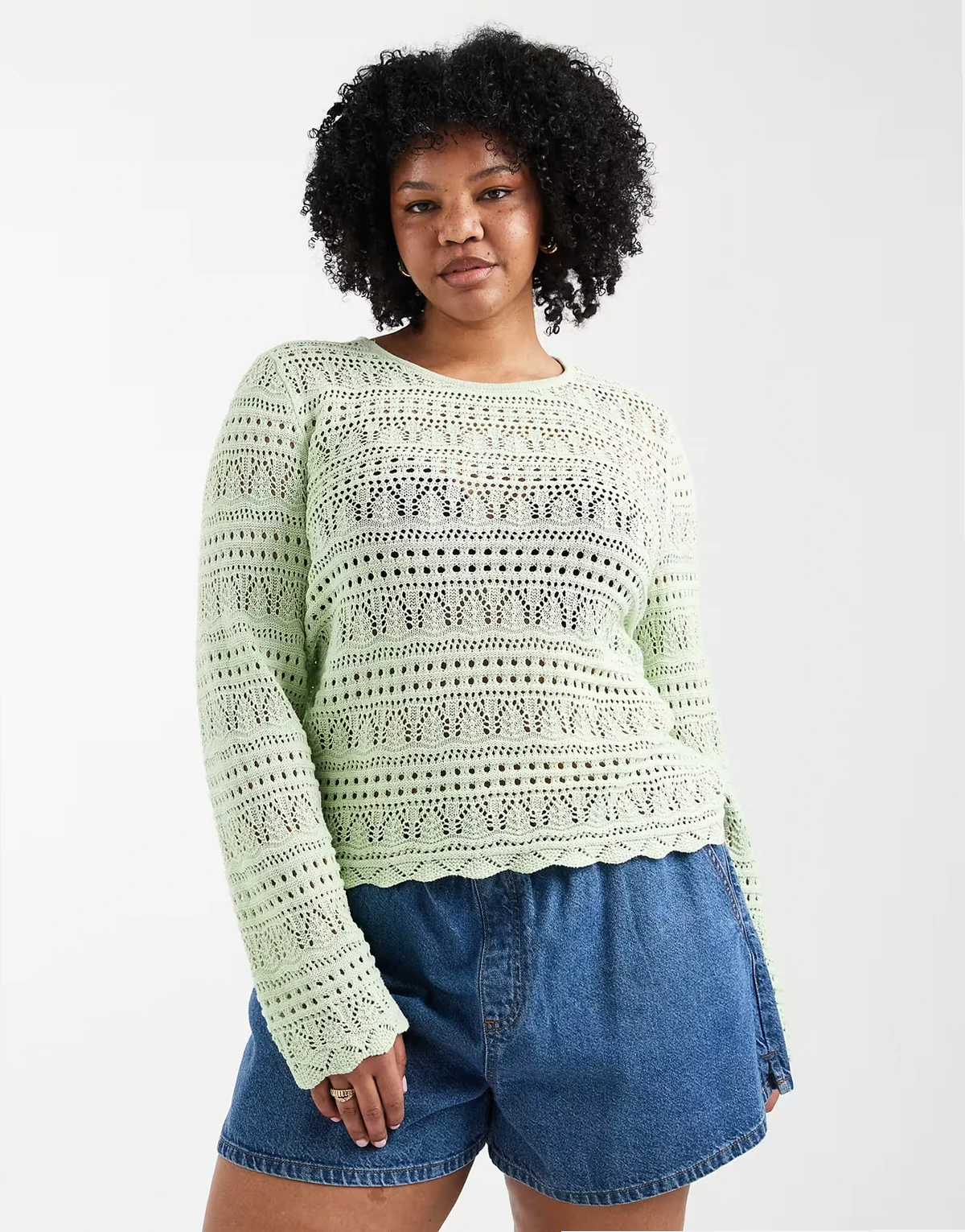 – Langärmliges, gehäkeltes Oberteil in Hellgrün