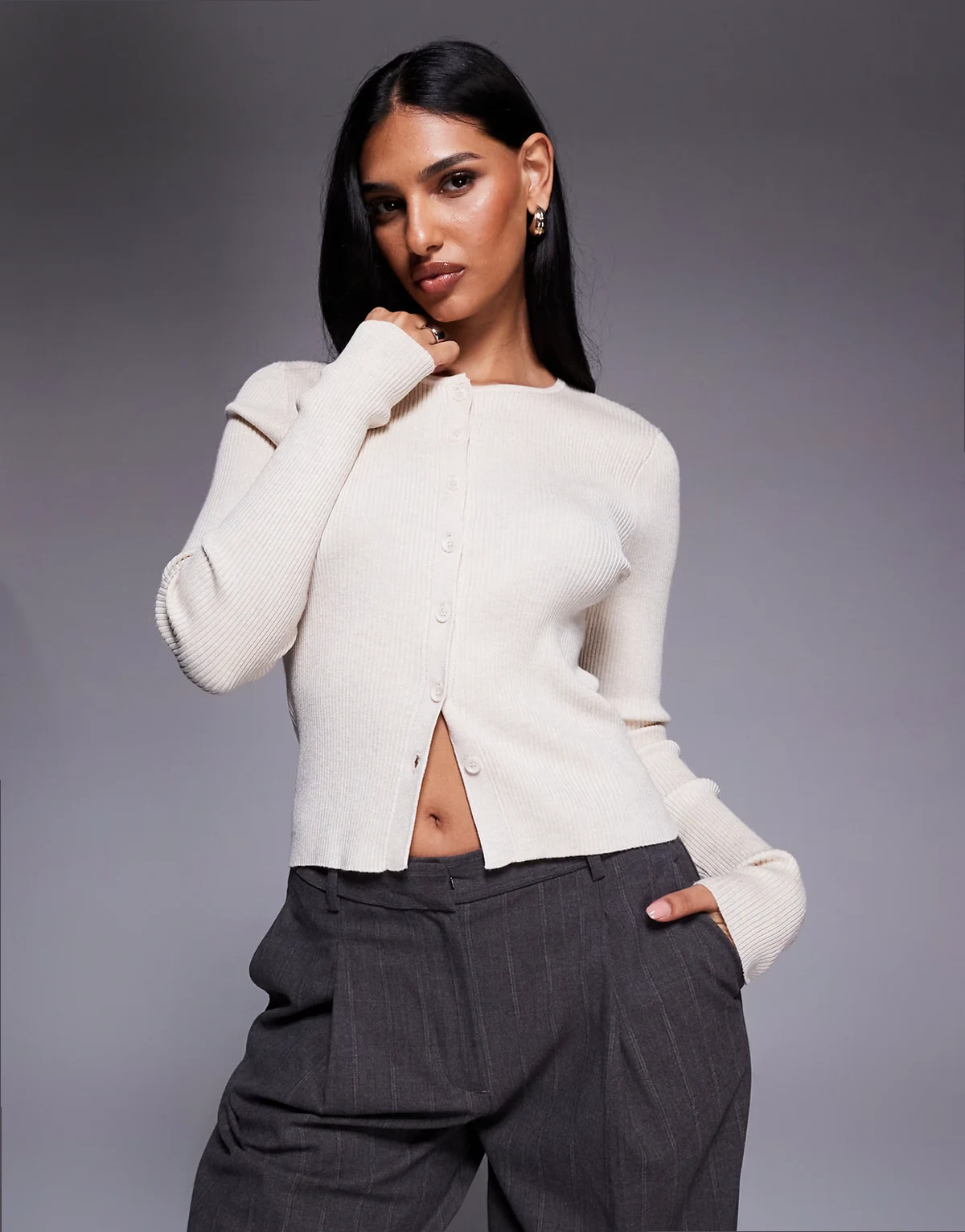 – Strickjacke in Creme in eingelaufener Optik