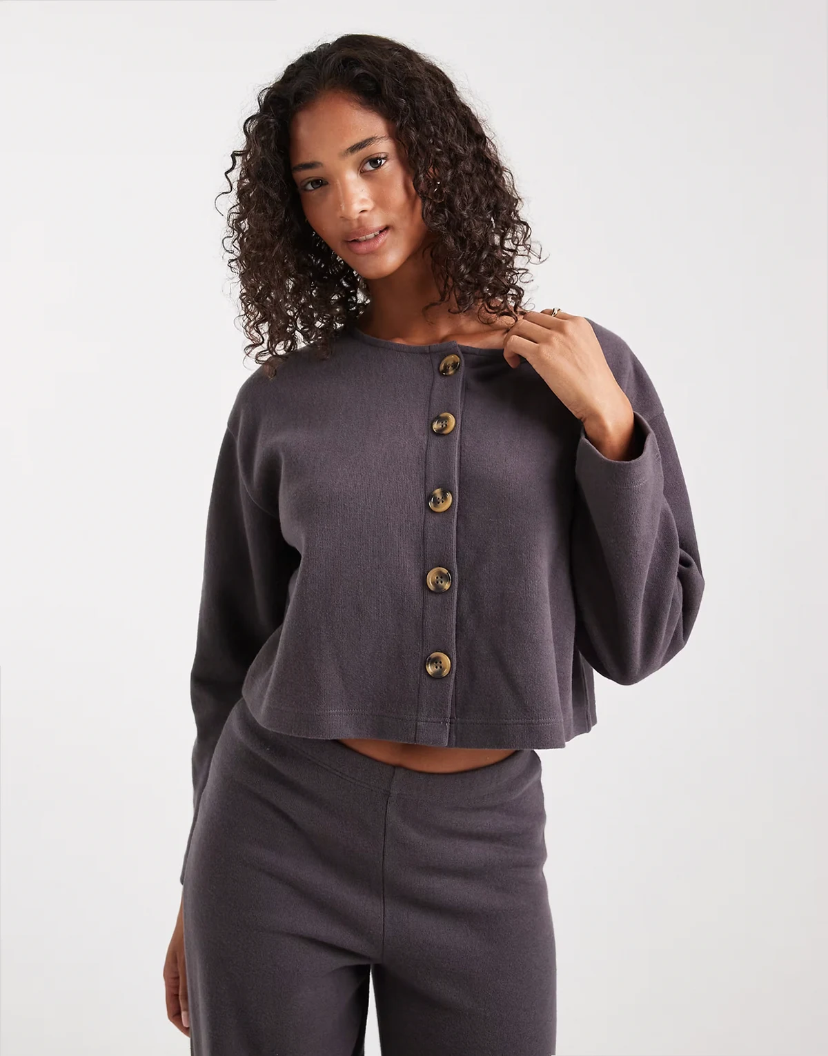 – Superweiches Strickjacken-Outfit in Anthrazit