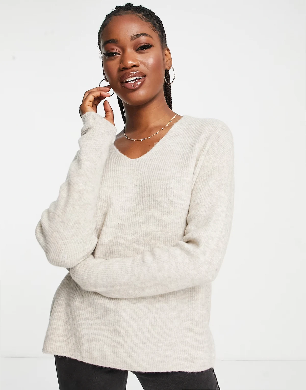 – Leichter Pullover mit V-Ausschnitt in Creme