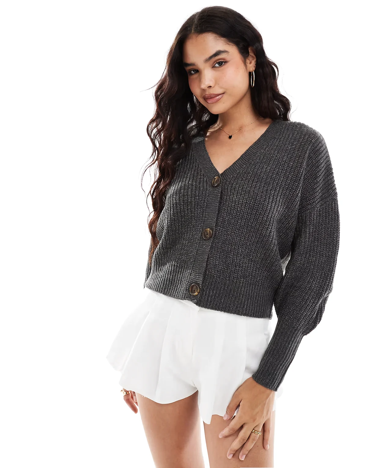 – Gerippte Grobstrickjacke in Asphaltgrau mit Knopfleiste