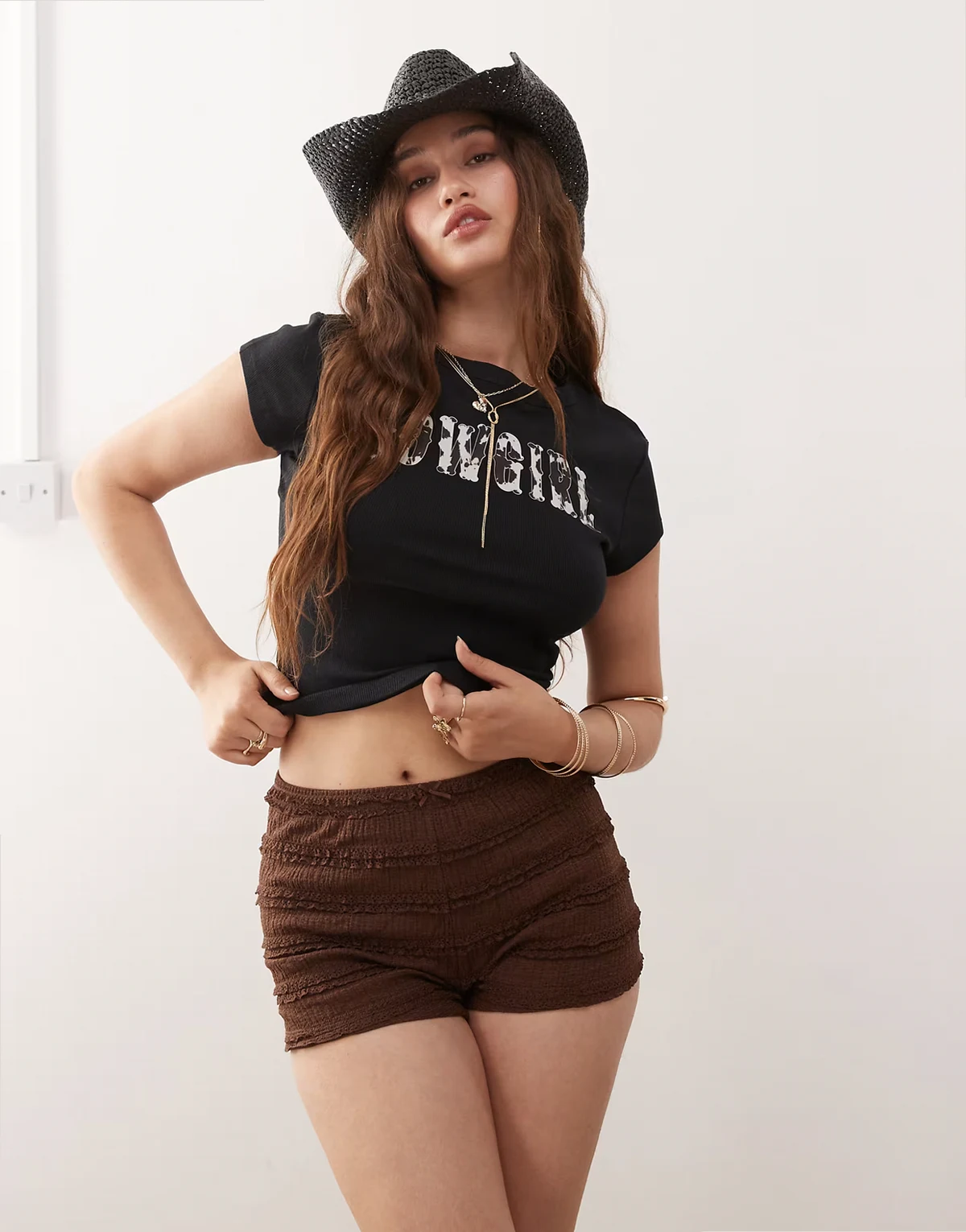 – Shorts in Schokobraun mit Rüschen