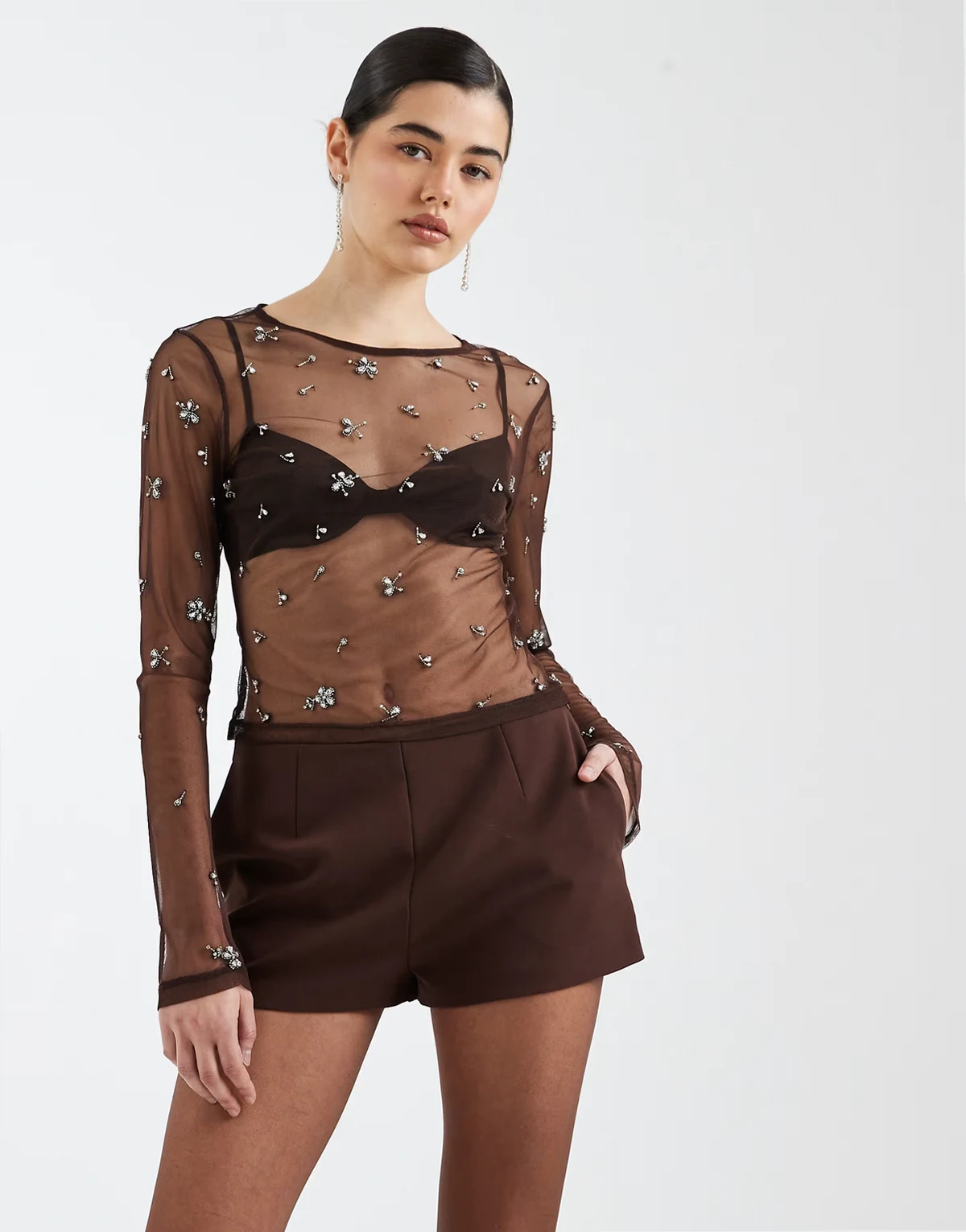 – Elegante, knapp geschnittene Shorts in Schokobraun mit schlichtem Bund