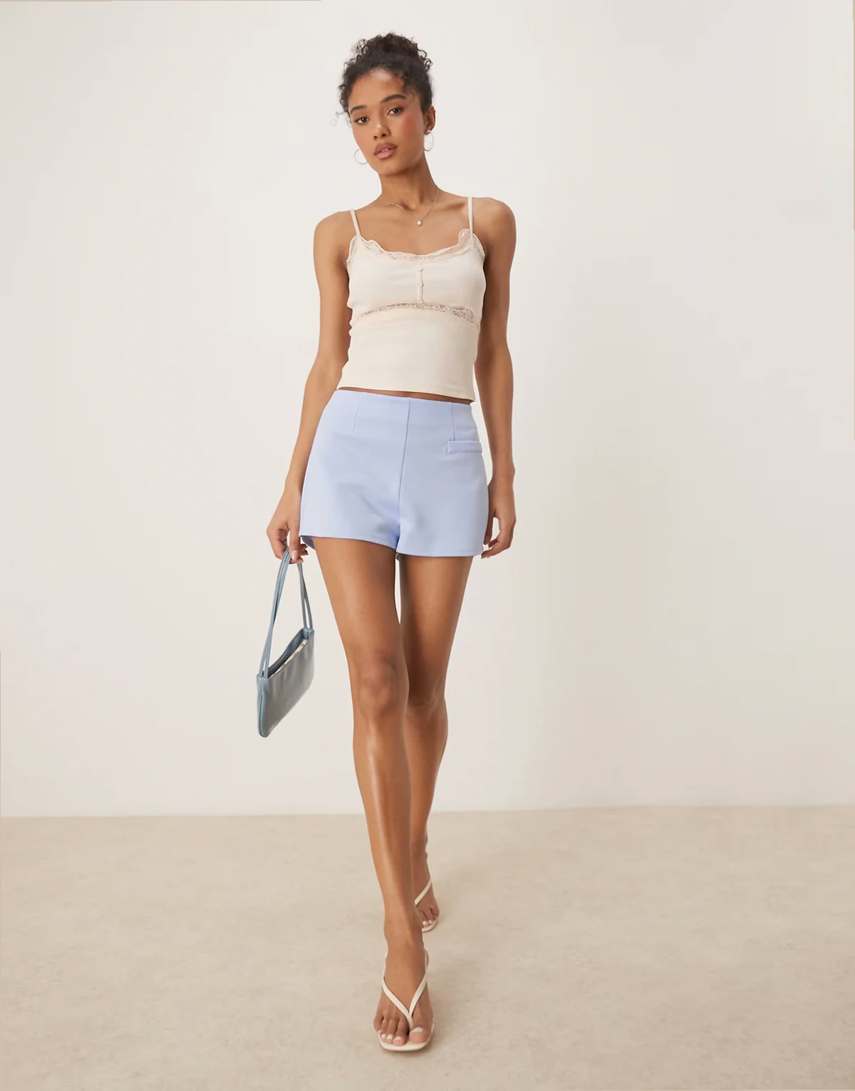 – Hotpants aus neoprenartigem Stoff in Hellblau